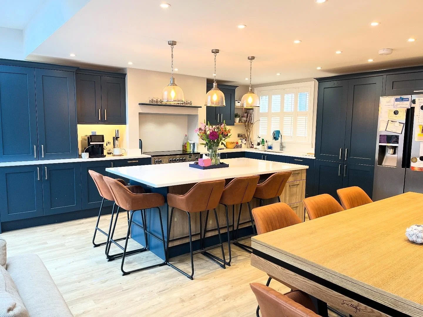 Loving how this one turned out 😍
Deep navy units, warm wood tones, and a bright open layout &mdash; the perfect mix of style and comfort.

Designed by Planitt Kitchens ✨
#KitchenDesign #PlanittKitchens #KitchenGoals