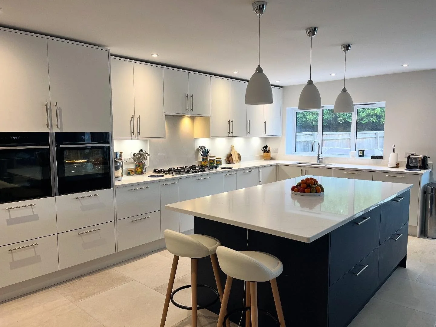 ✨ Transform your home with a kitchen that&rsquo;s built to impress.

This modern design features sleek white cabinetry, a bold navy island, and a premium quartz worktop &mdash; combining luxury aesthetics with everyday practicality.

From concept to 