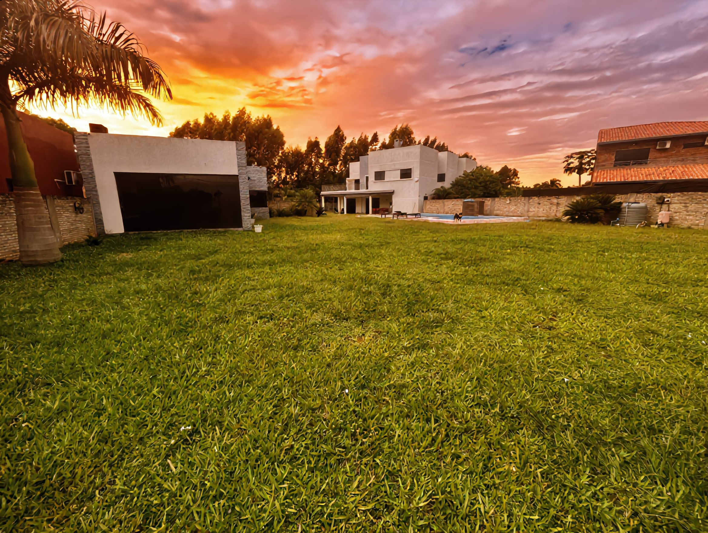Exterior de Camp Bone, hospedaje y guardería canina sin jaulas en Ypané, Paraguay