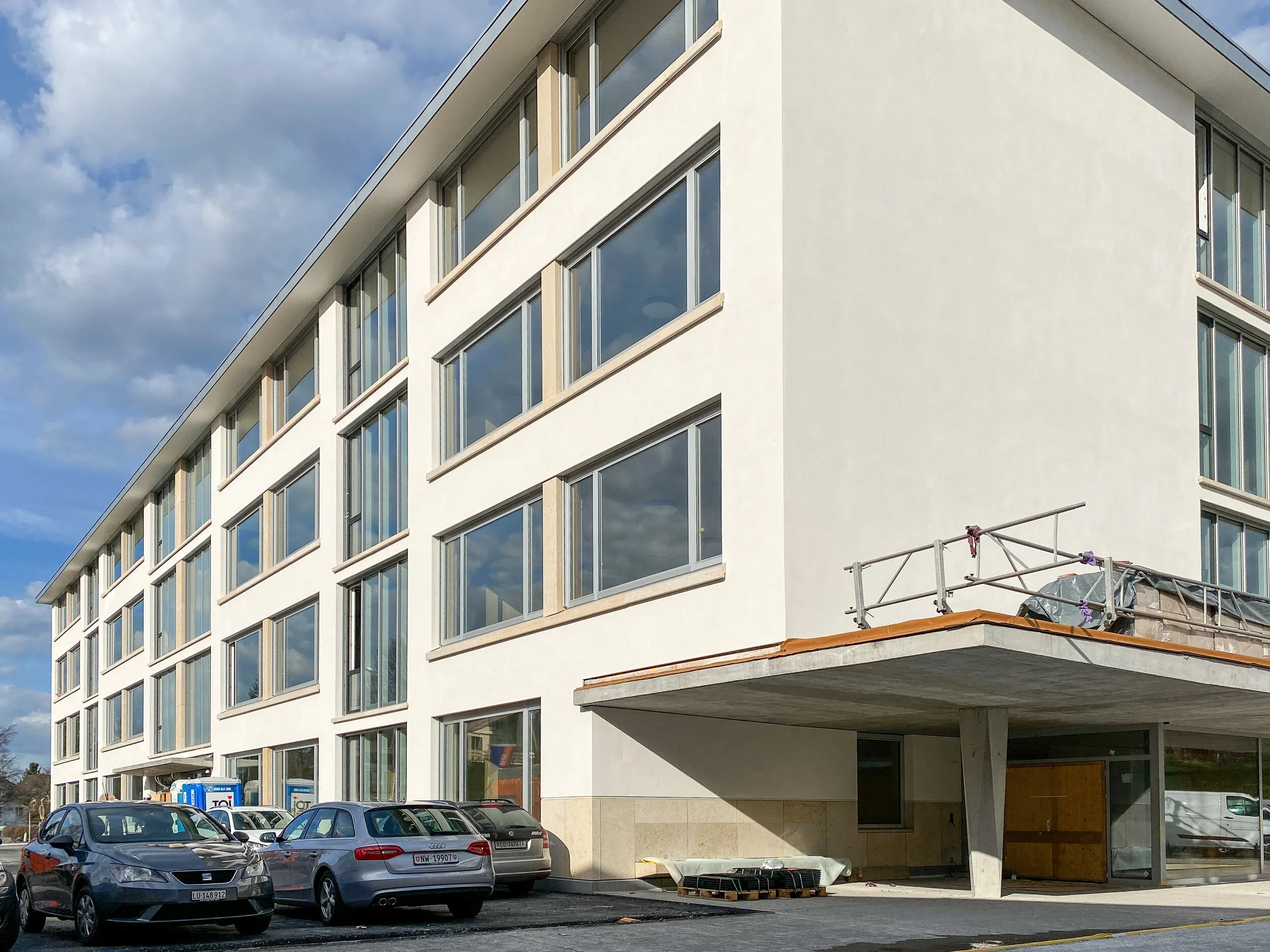 Ecolite-Hinterlüftete-Fassadensysteme-Schulhaus-Staffeln-Luzern-1.webp