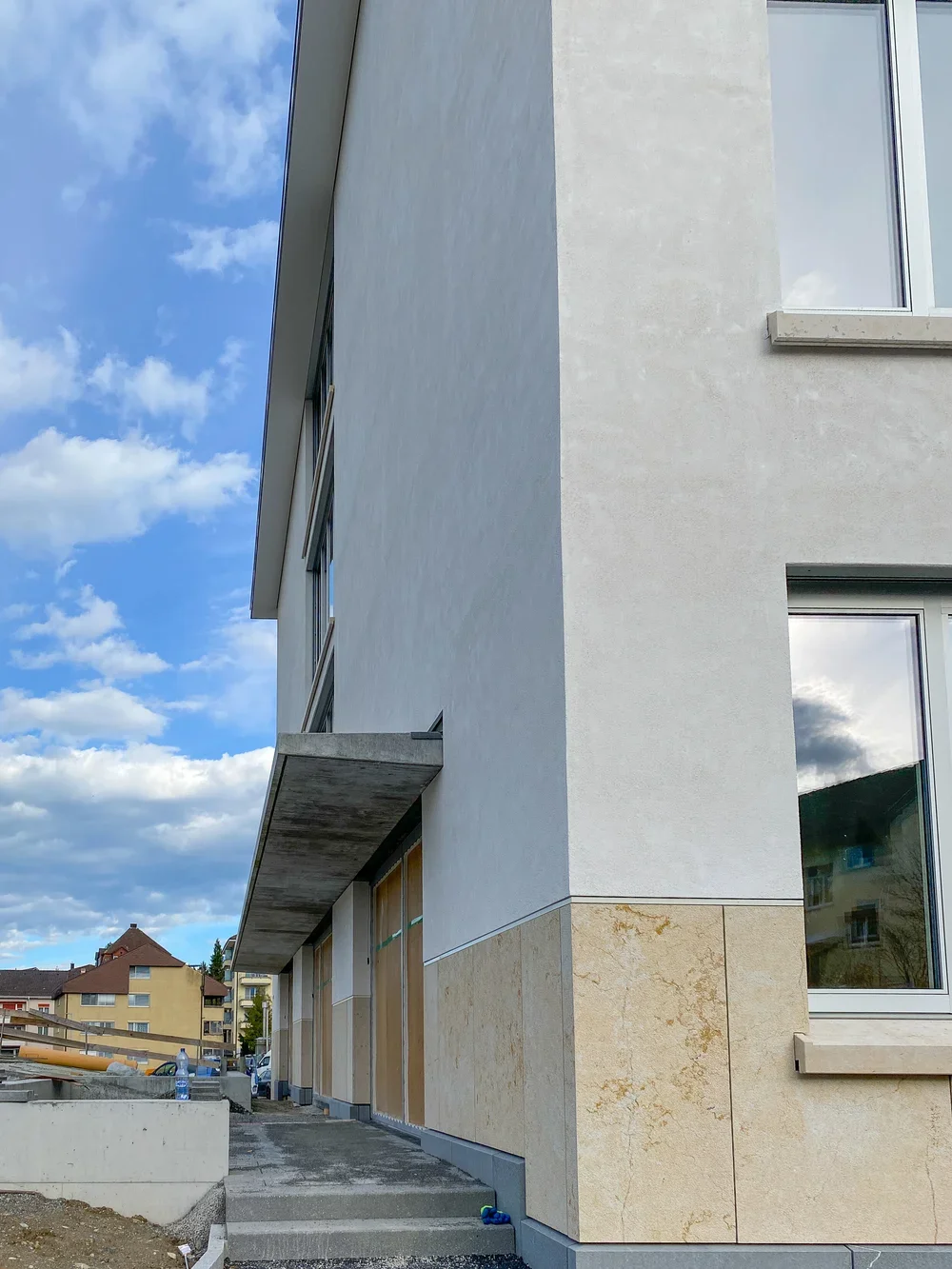 Ecolite-Hinterlüftete-Fassadensysteme-Schulhaus-Staffeln-Luzern-2.webp