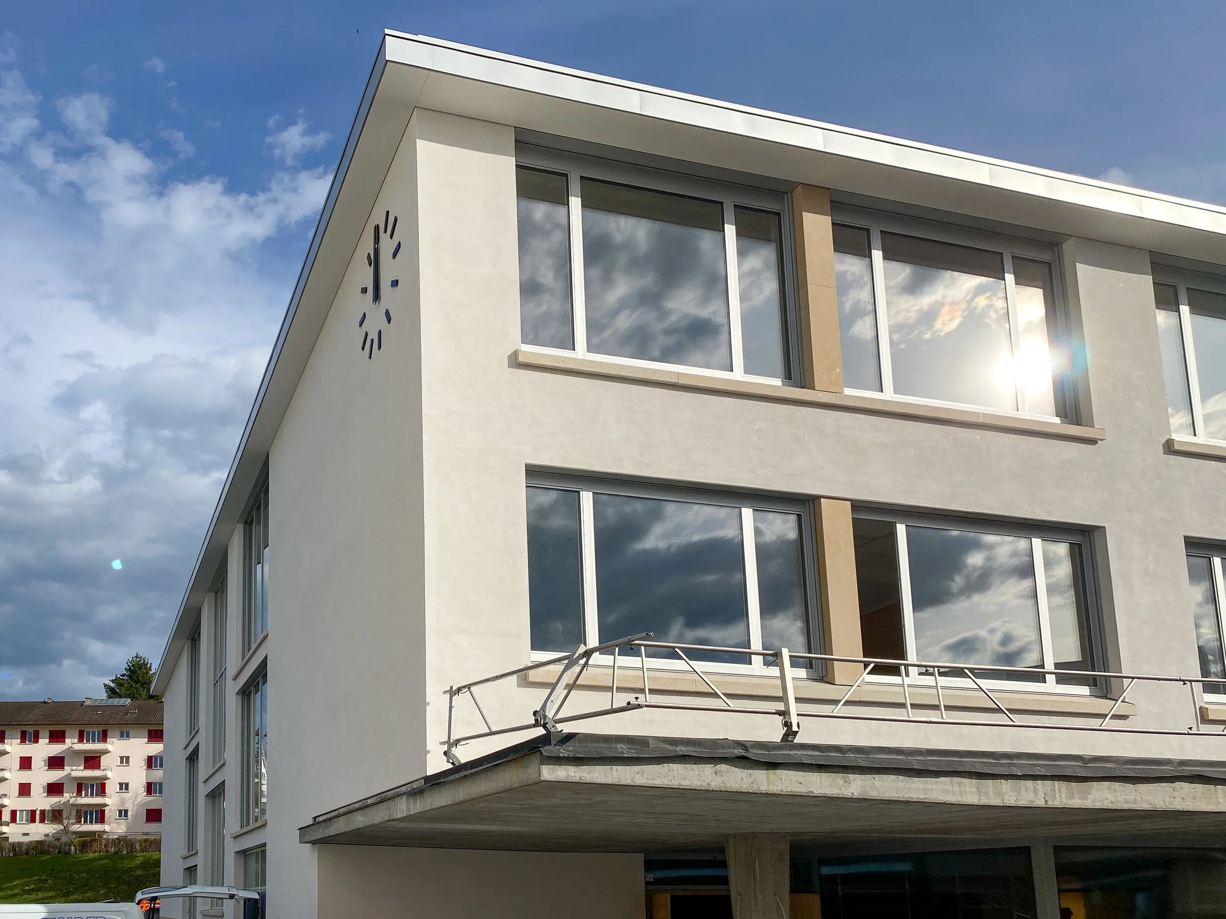 Ecolite-Hinterlüftete-Fassadensysteme-Schulhaus-Staffeln-Luzern-4.webp