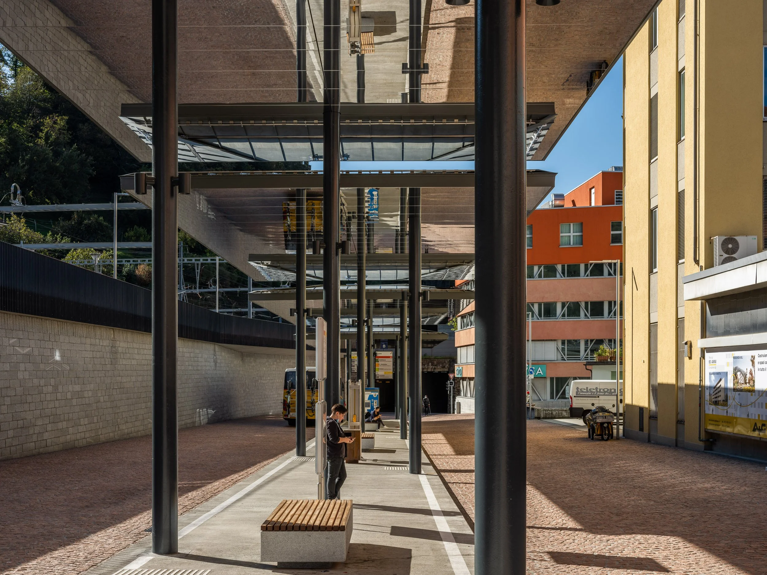 20201017_busstation_bellinzona_DSF8721.jpg