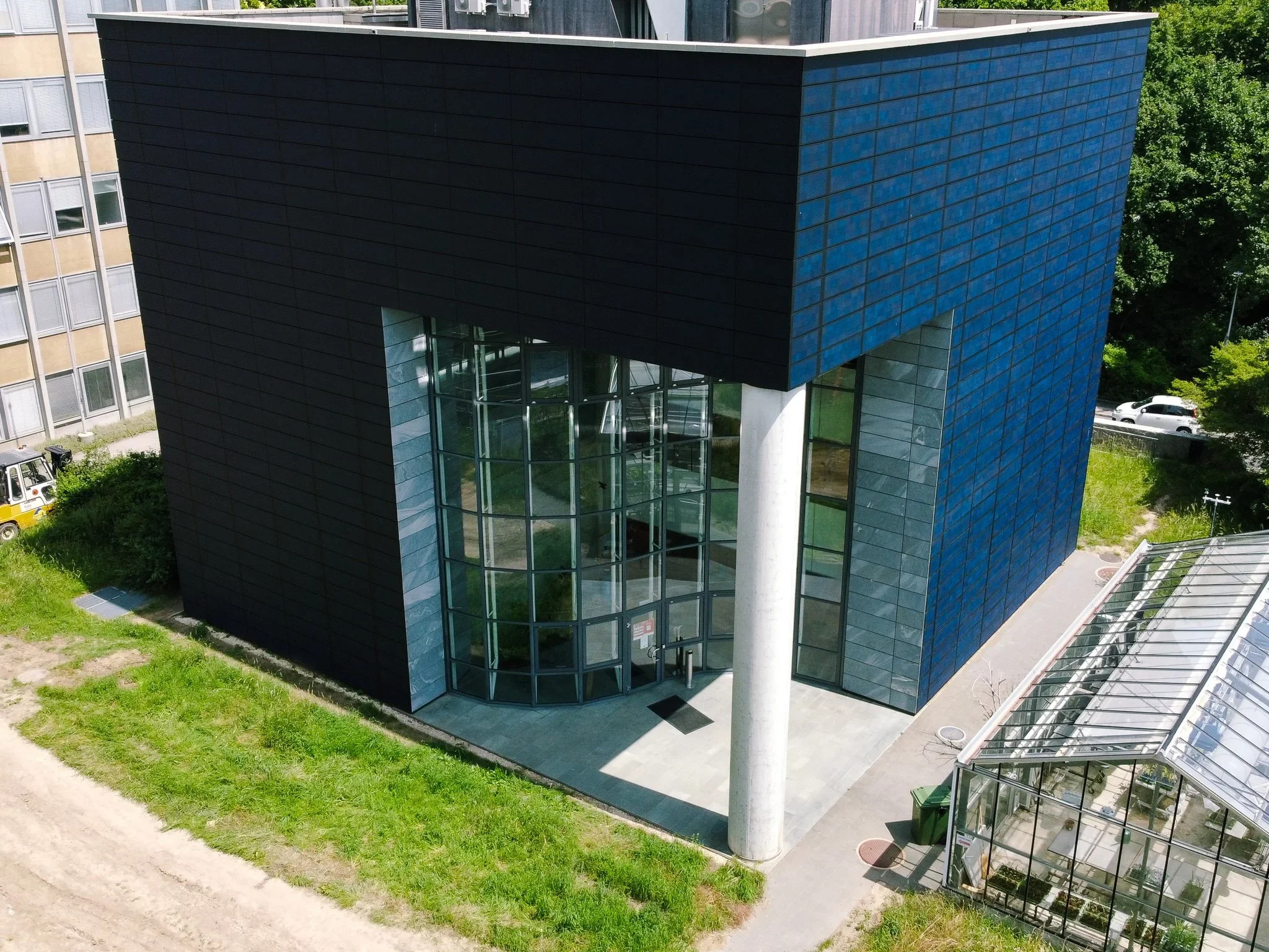 DJI_0142+Copyright+UniMail+-+2021-1.webp