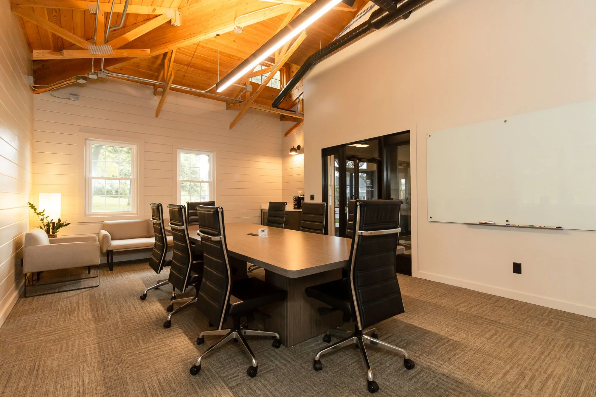 Photo of Committee Room meeting space, wam, large room with desk in the center