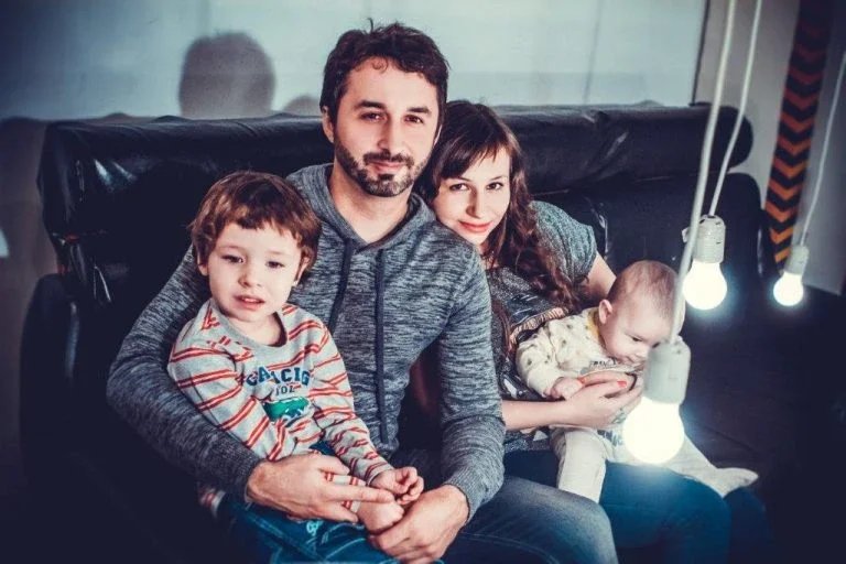 Family photo dad, mom, toddler, and baby