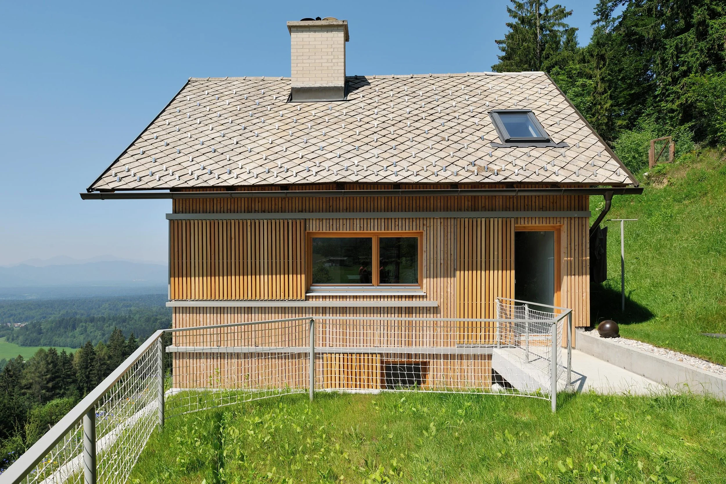 Prenova in razširitev brunarice v Bašlju