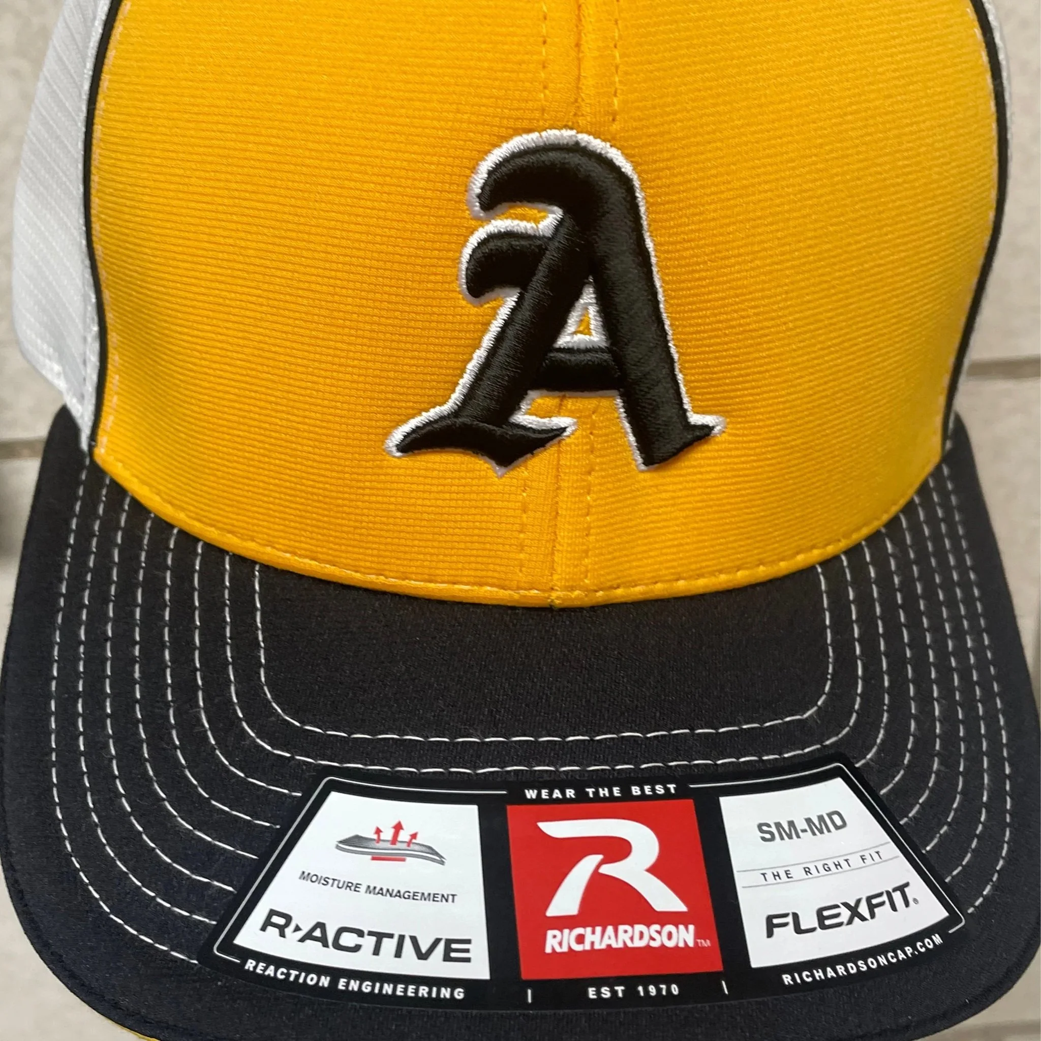 Hat - black-yellow - black rim.jpg