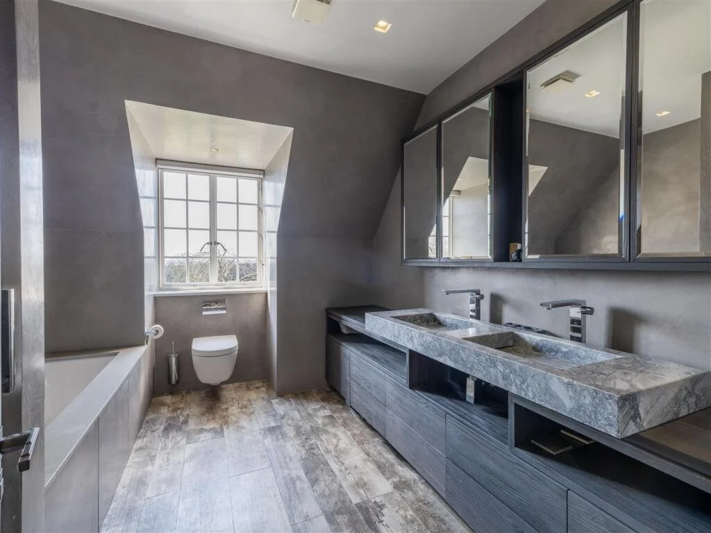 Bathroom 3.jpeg