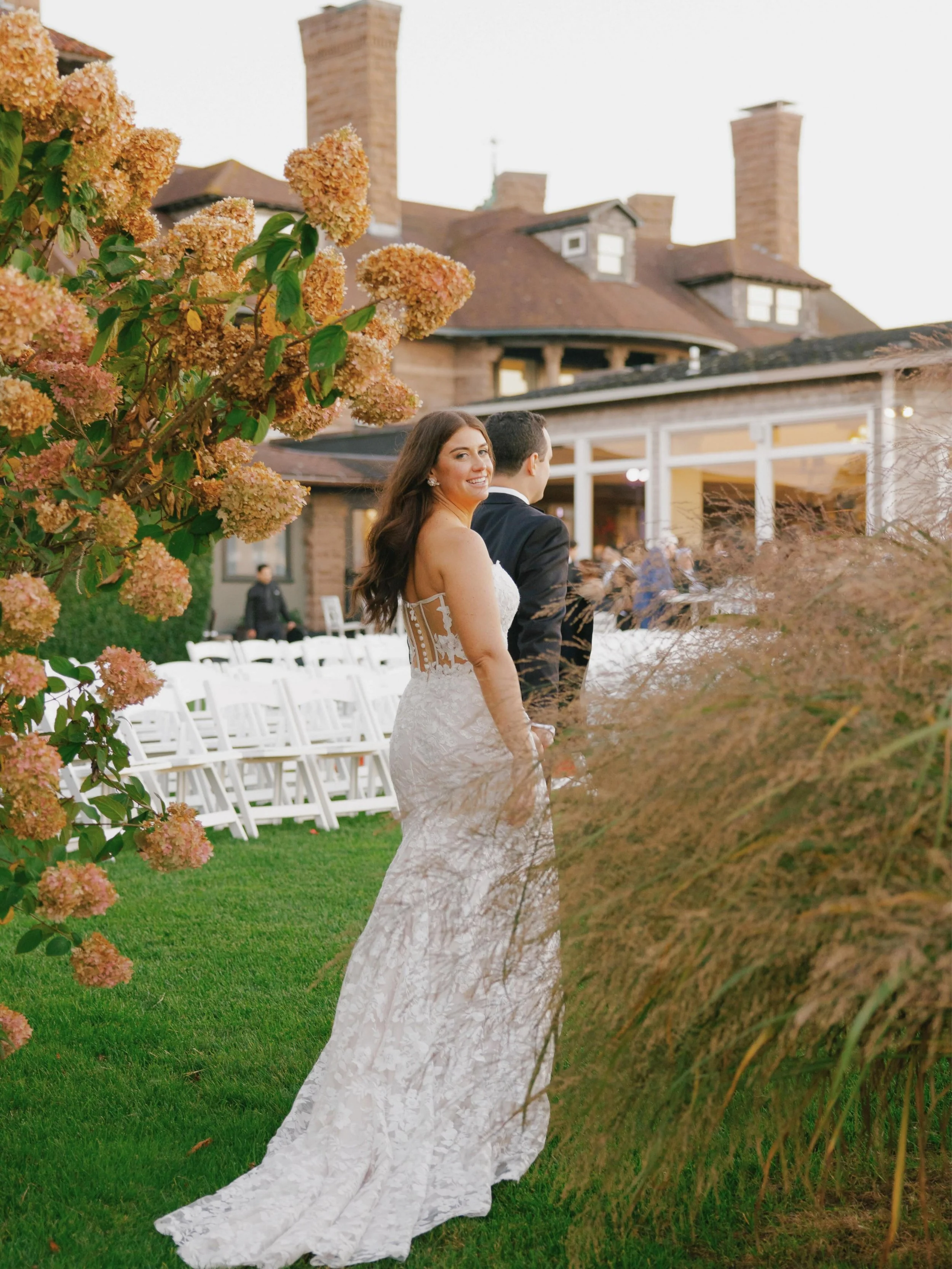 A perfect blend of timeless romance and cozy fall charm 🍂

#ncweddingplanner #scweddingplanner #destinationweddingplanner #fallwedding #fallweddingdesign