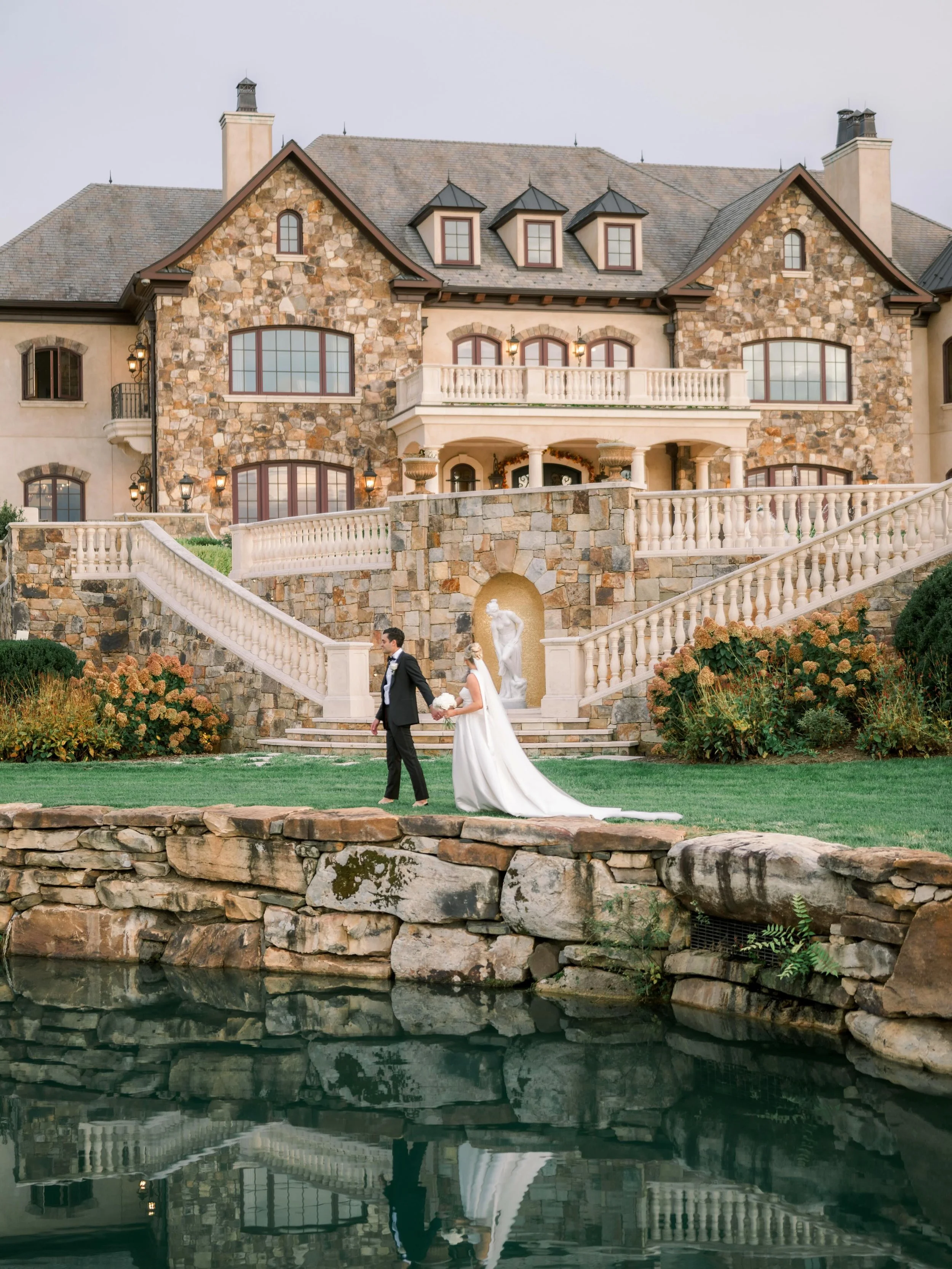 A beautiful couple, a stunning estate, and the sweetest celebration ⟡

#NCWeddingPlanner #SCWeddingPlanner #EstateWedding #LuxuryWedding #EstateWeddingNC