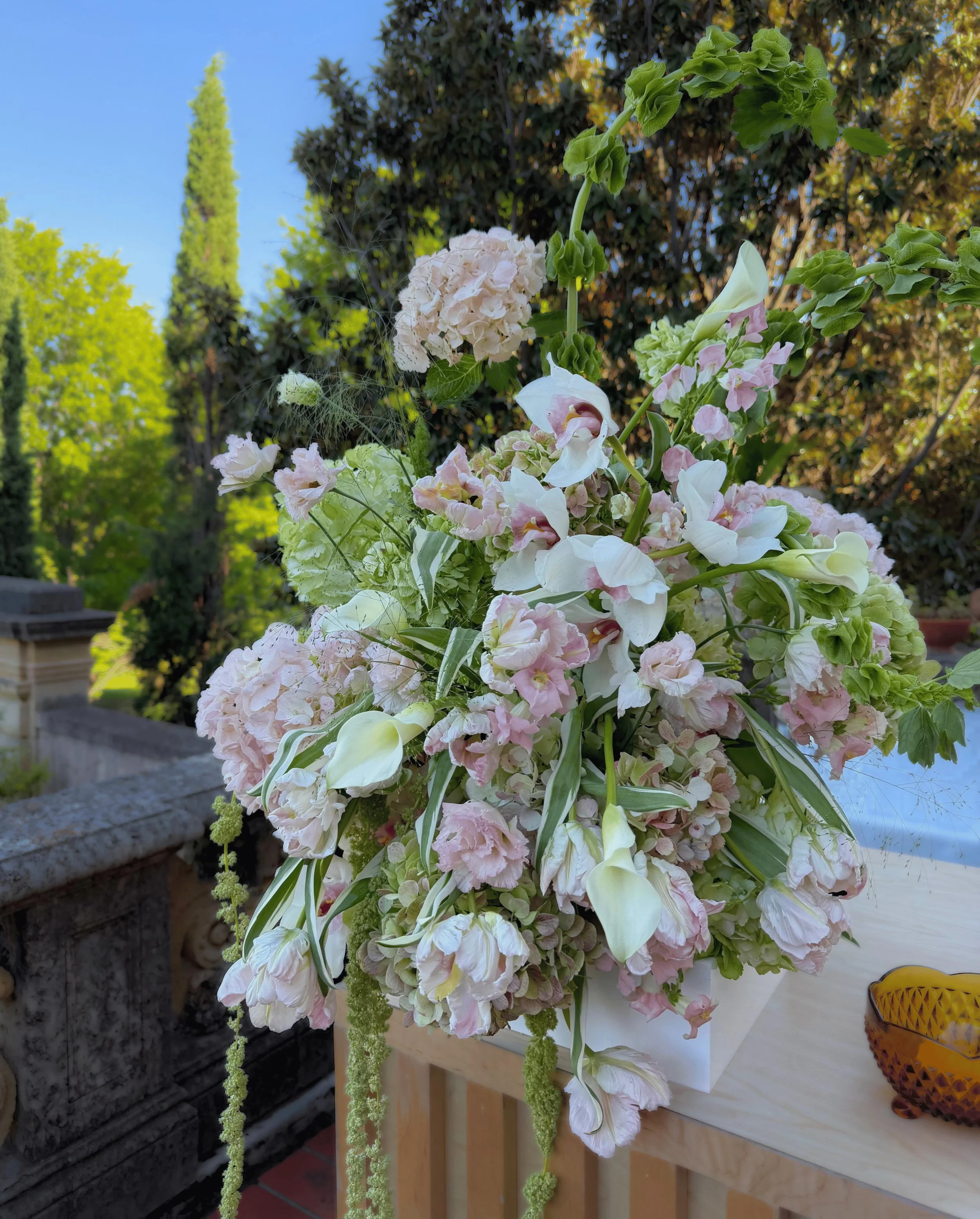 A spring moment in full bloom 🌷
Calla lilies, hydrangeas, tulips, peonies, and impatiens coming together in a soft, layered palette designed for timeless celebration.

#springwedding #weddingdesign #weddingplanner #luxuryevents