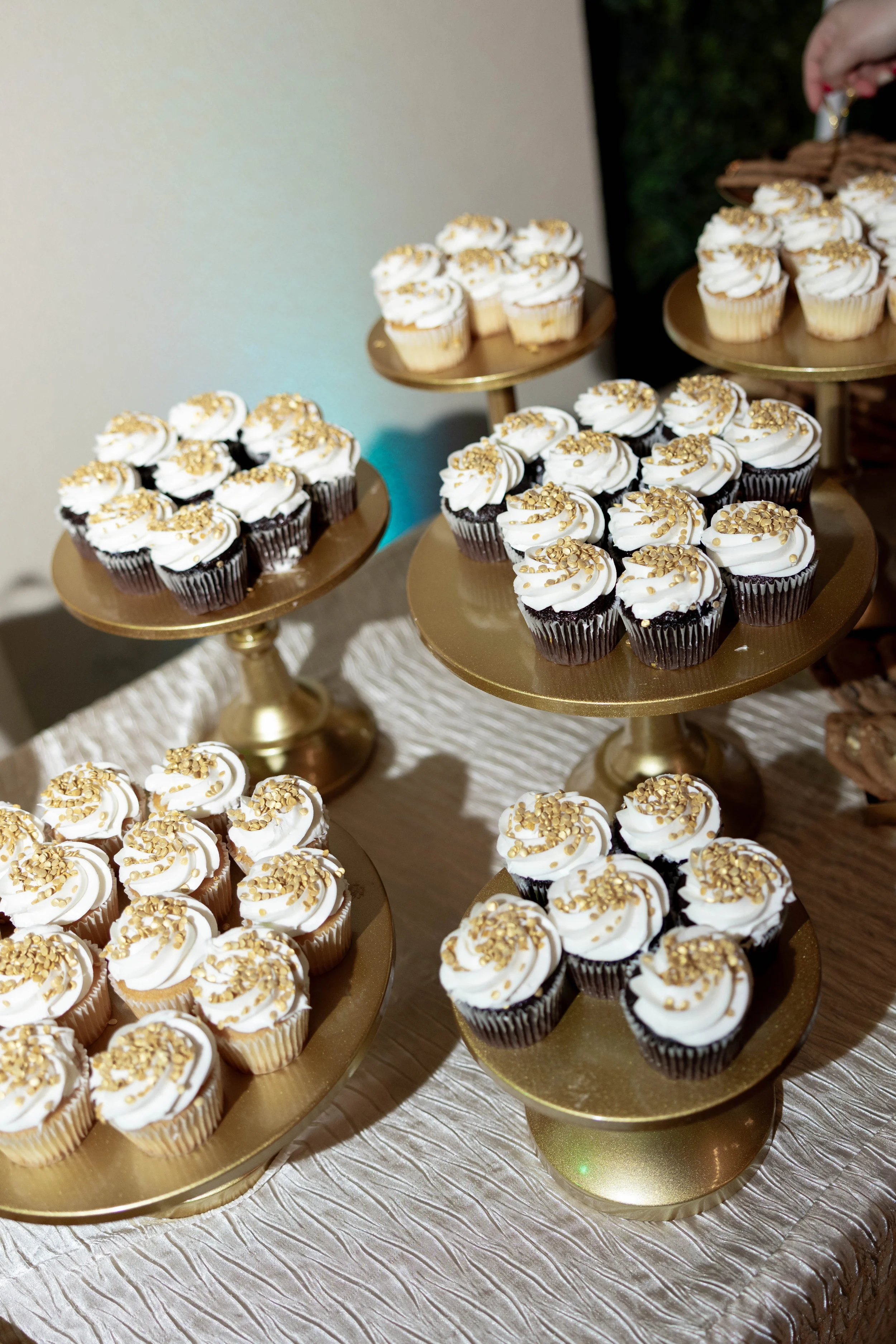 Reception Cupcakes.JPG