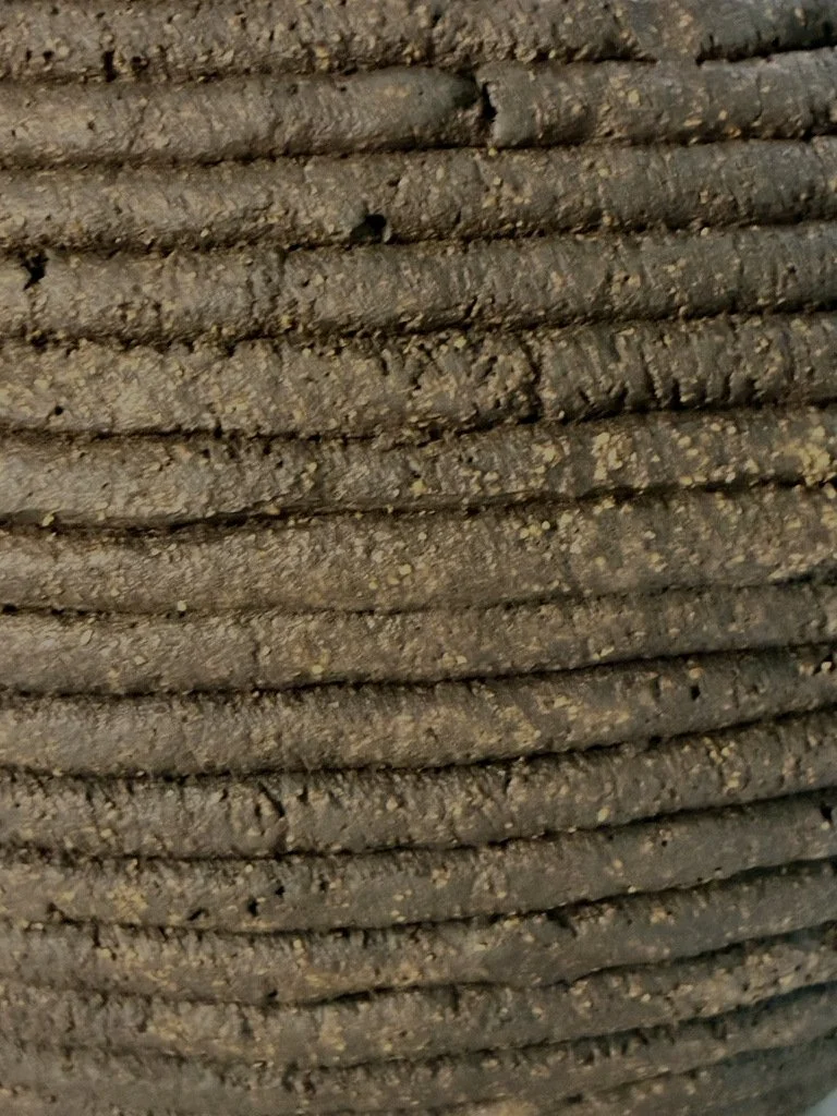 detail-texture-sillons-gres-noir-kuro.jpg