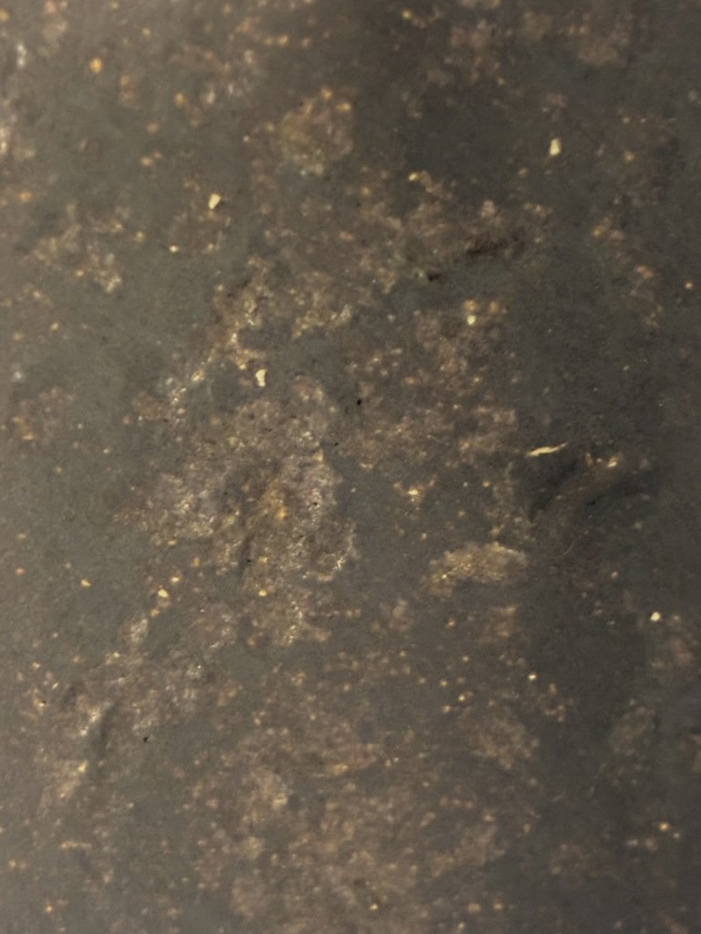 detail-texture-gres-noir-vase-hexagonal-rokkaku.jpg