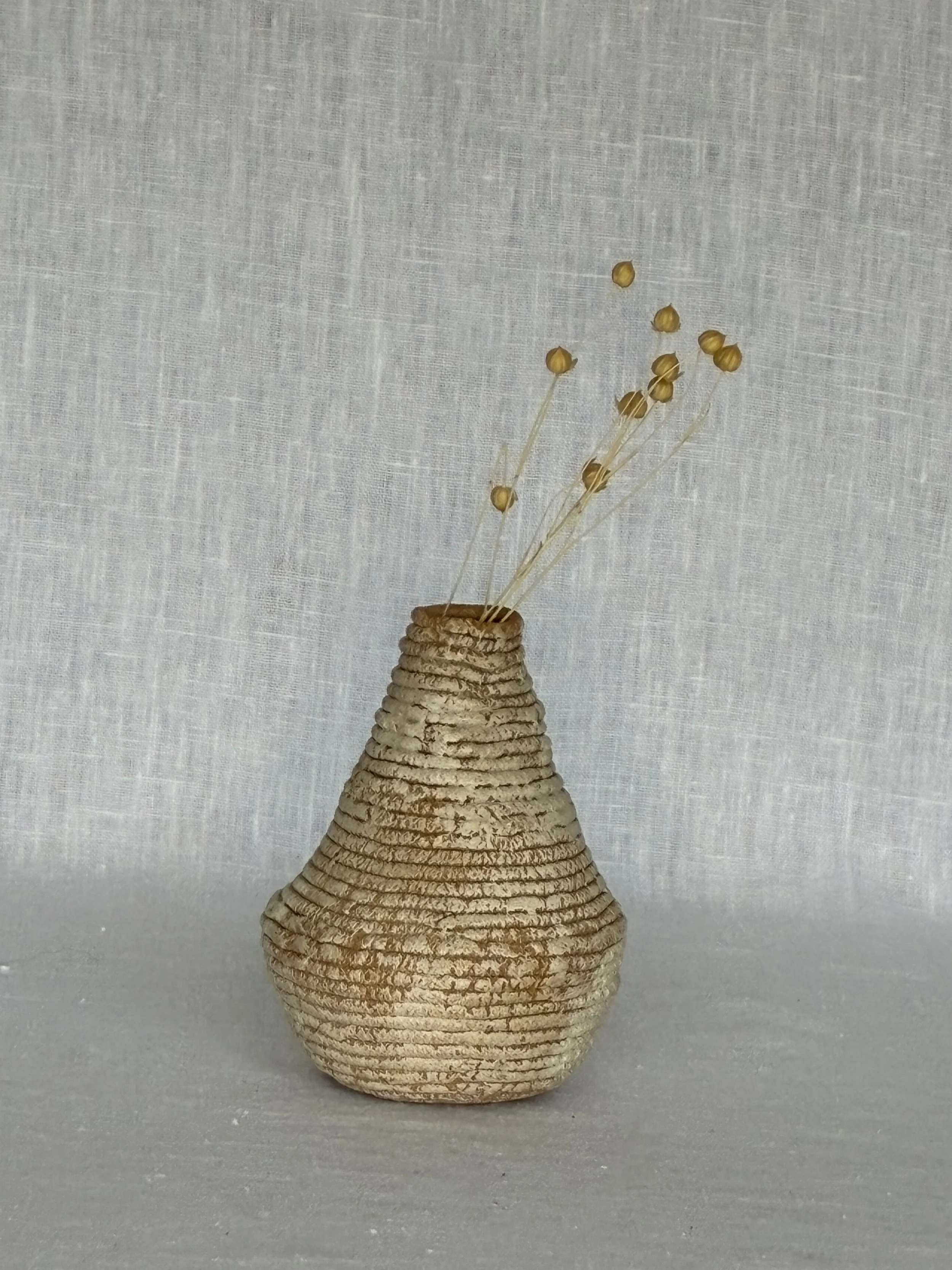 le-sillon-vase-gres-stries-sillons.jpeg