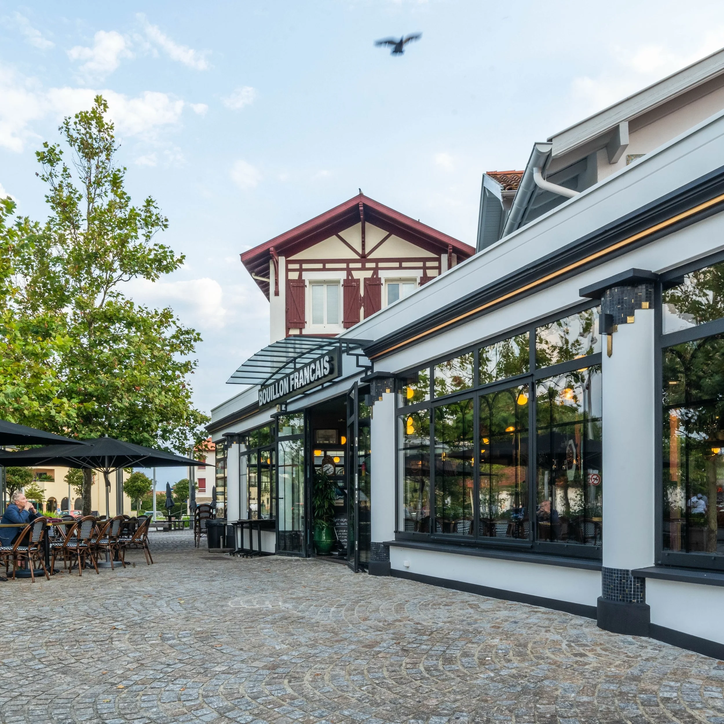 RESTAURANT LE BOUILLON FRAN&Ccedil;AIS
@bouillon_francais_anglet 

Photo : @basa.visuals 

Projet r&eacute;alis&eacute; en tant qu&rsquo;architecte g&eacute;rant et associ&eacute; chez Am Architecture