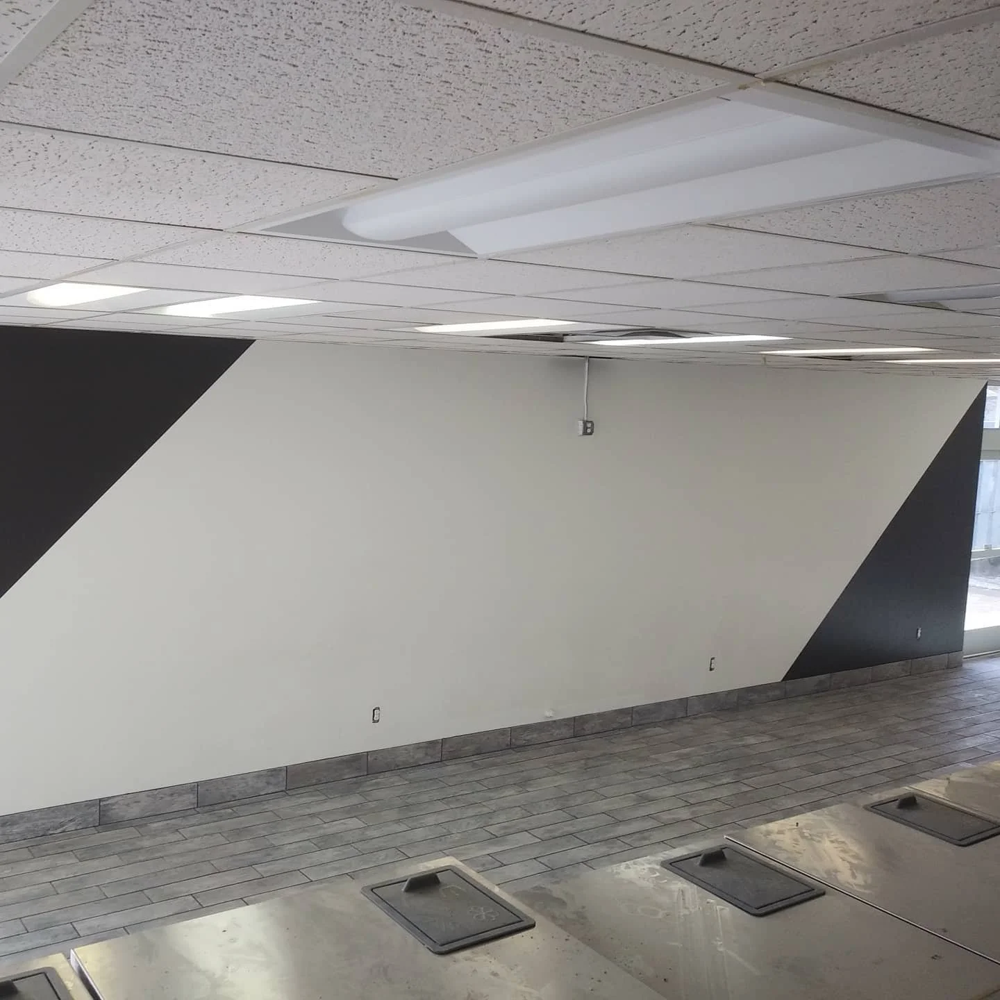 Laundry business wall paint with angle design