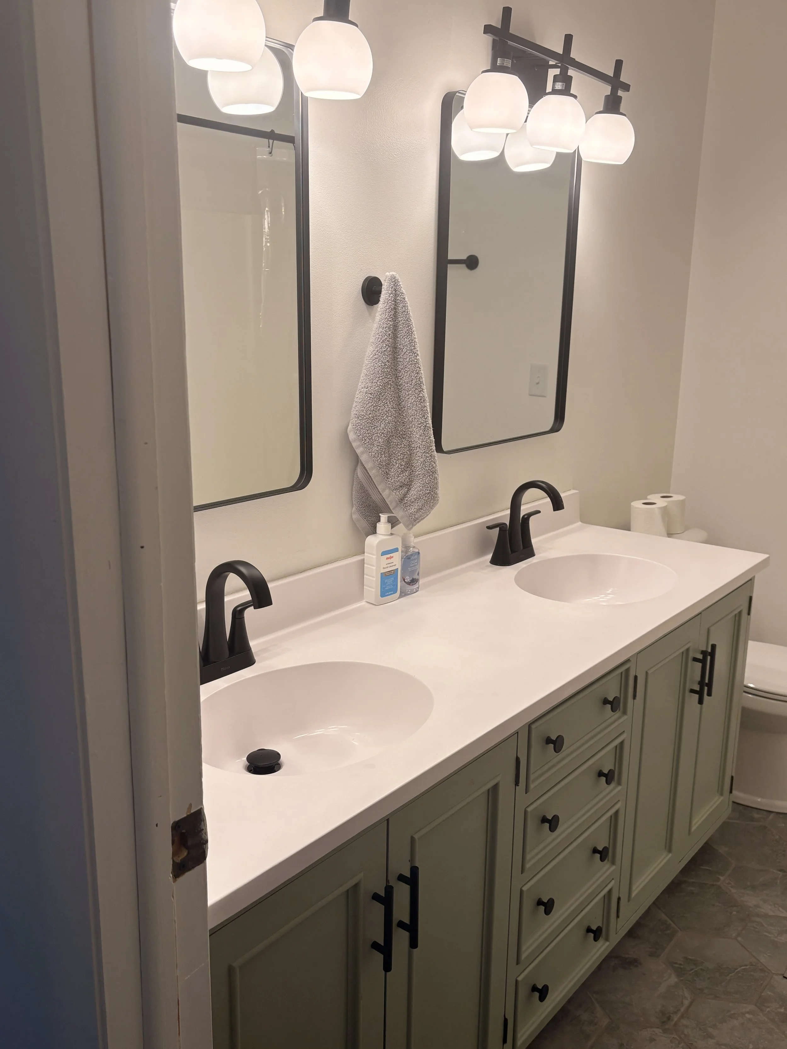  modern farmhouse bathroom in co-living house 