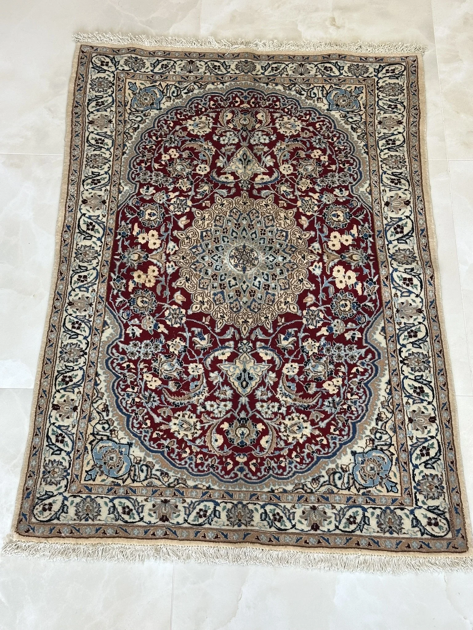 Fine Hand-Knotted Nain Rug – Red & Ivory with Silk Highlights (125x85cm)