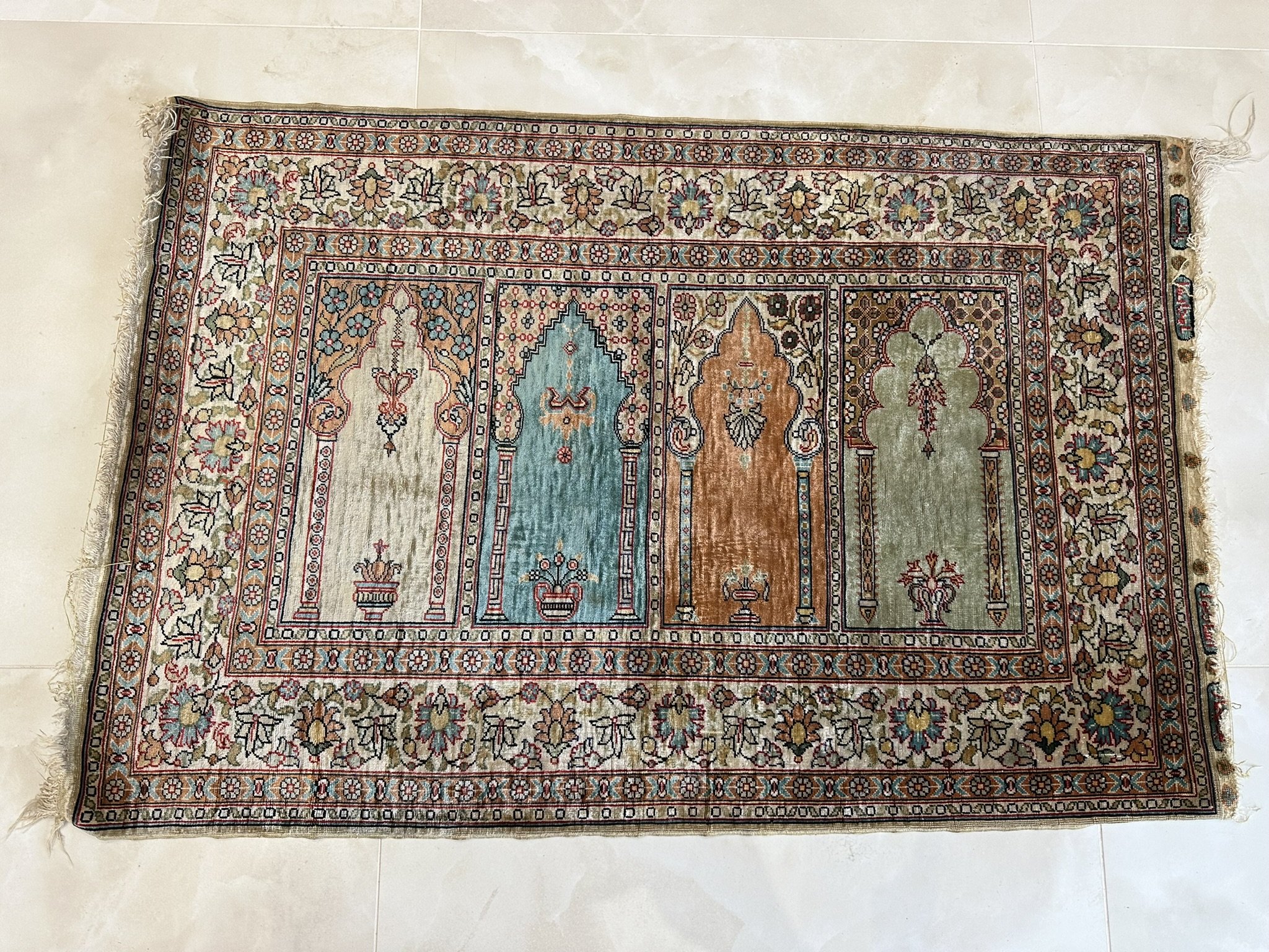 Fine Turkish Çınar Pure Silk "Saf" Rug – Four-Niche Arch Design (96x65cm)