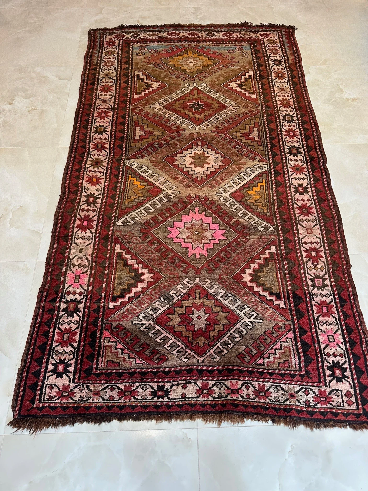 Authentic Hamadan Village Rug – Geometric Medallion Design