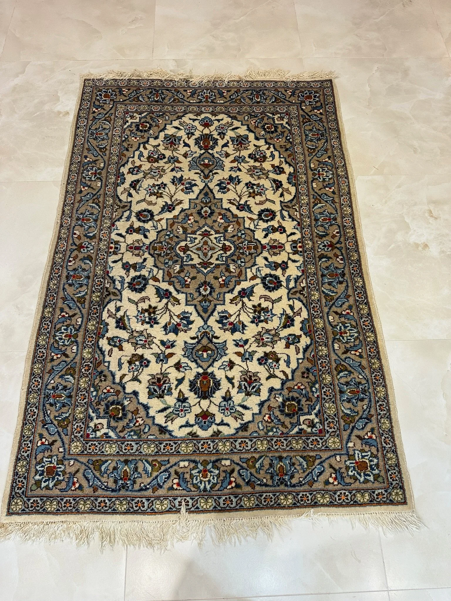 Classic Kashan Persian Rug – Ivory & Slate Blue Medallion