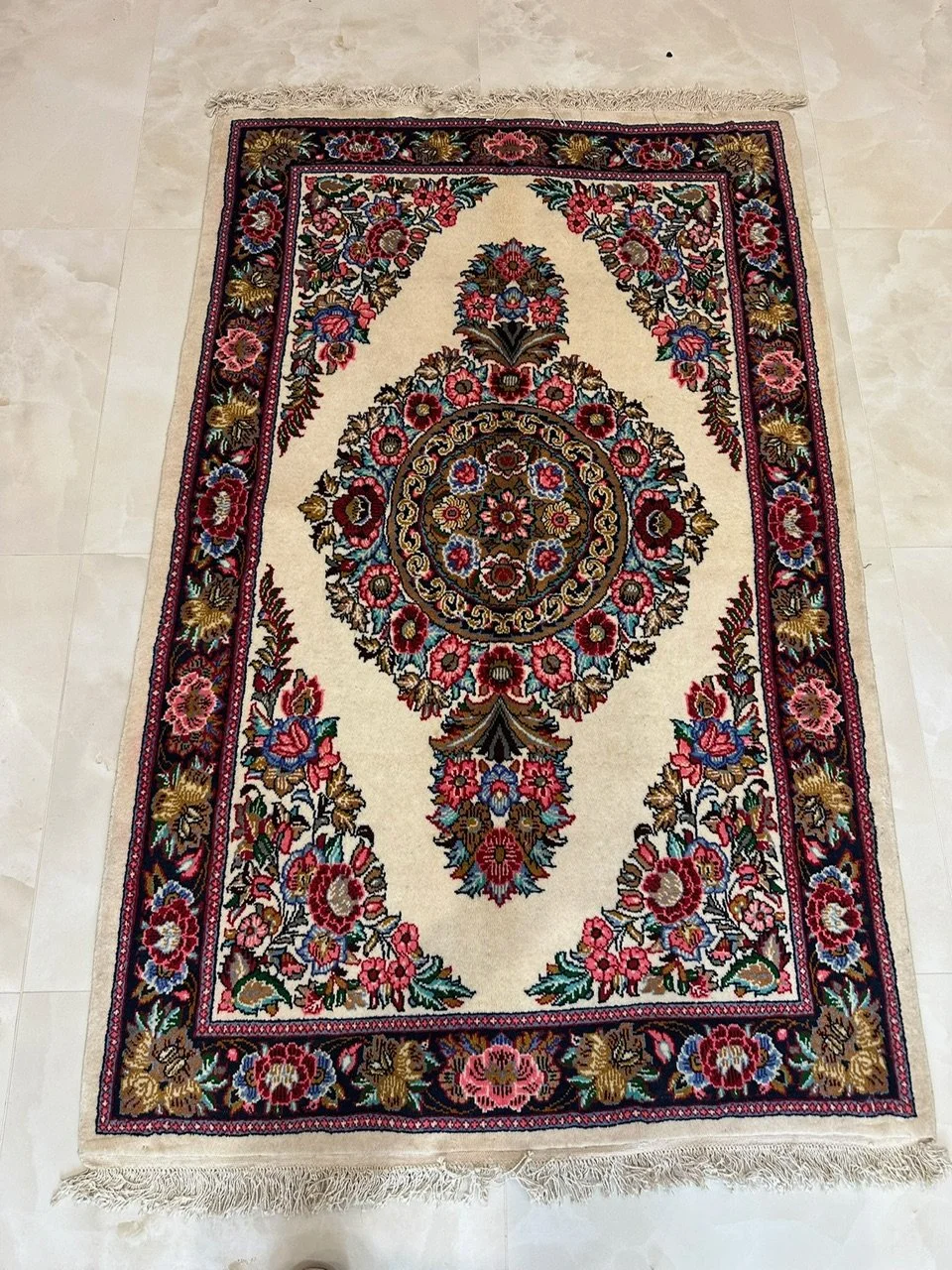 Fine Hand-Knotted Mahal Rug – Ivory Floral Medallion