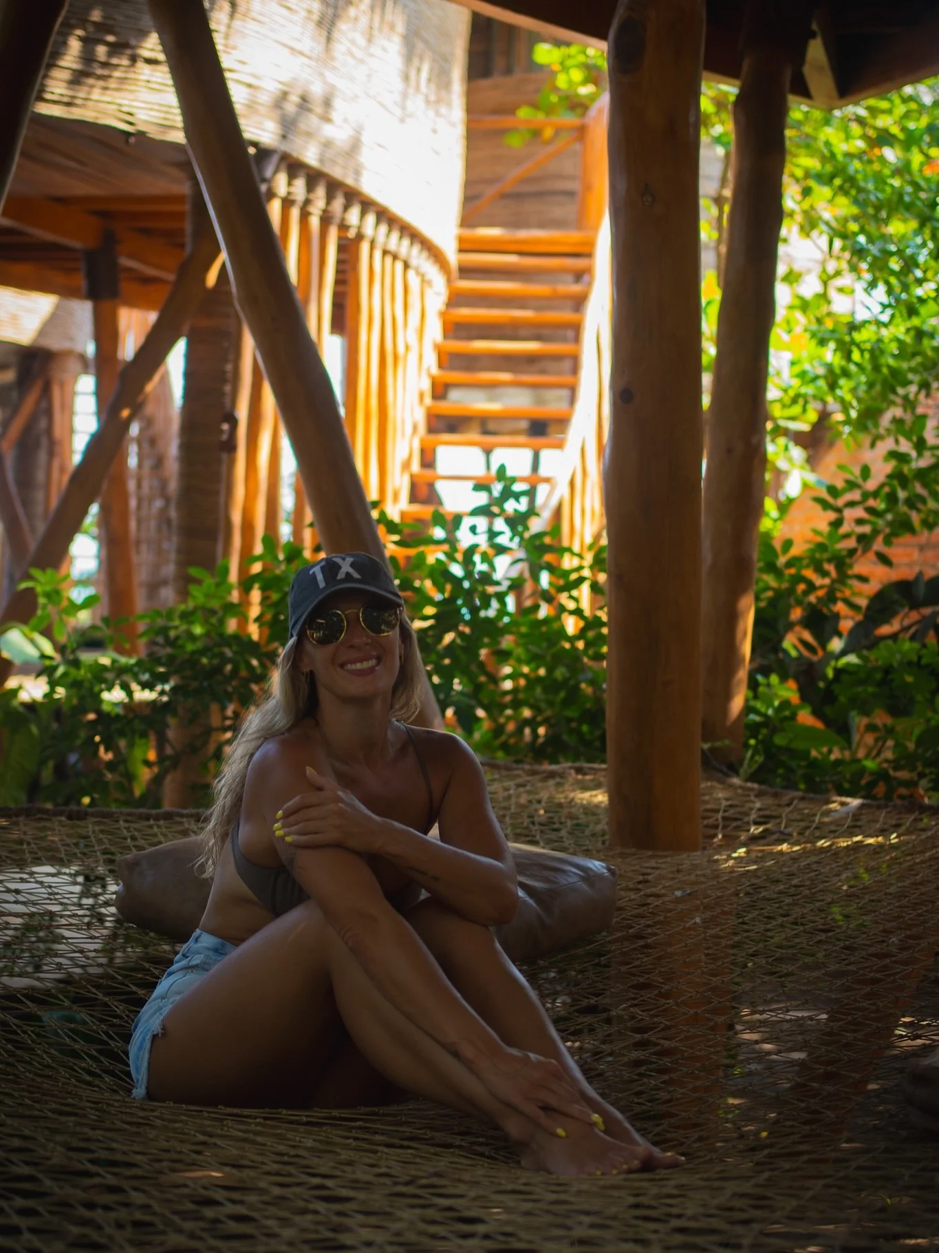 Mid-retreat week in El Salvador and I feel alive. 🌴

This place is pure vibrancy, a full sensory experience that brings every part of you back online.

Rolling thunderstorms, sun-kissed skin, sweaty vinyasas, deep meditation, waking up with the jung