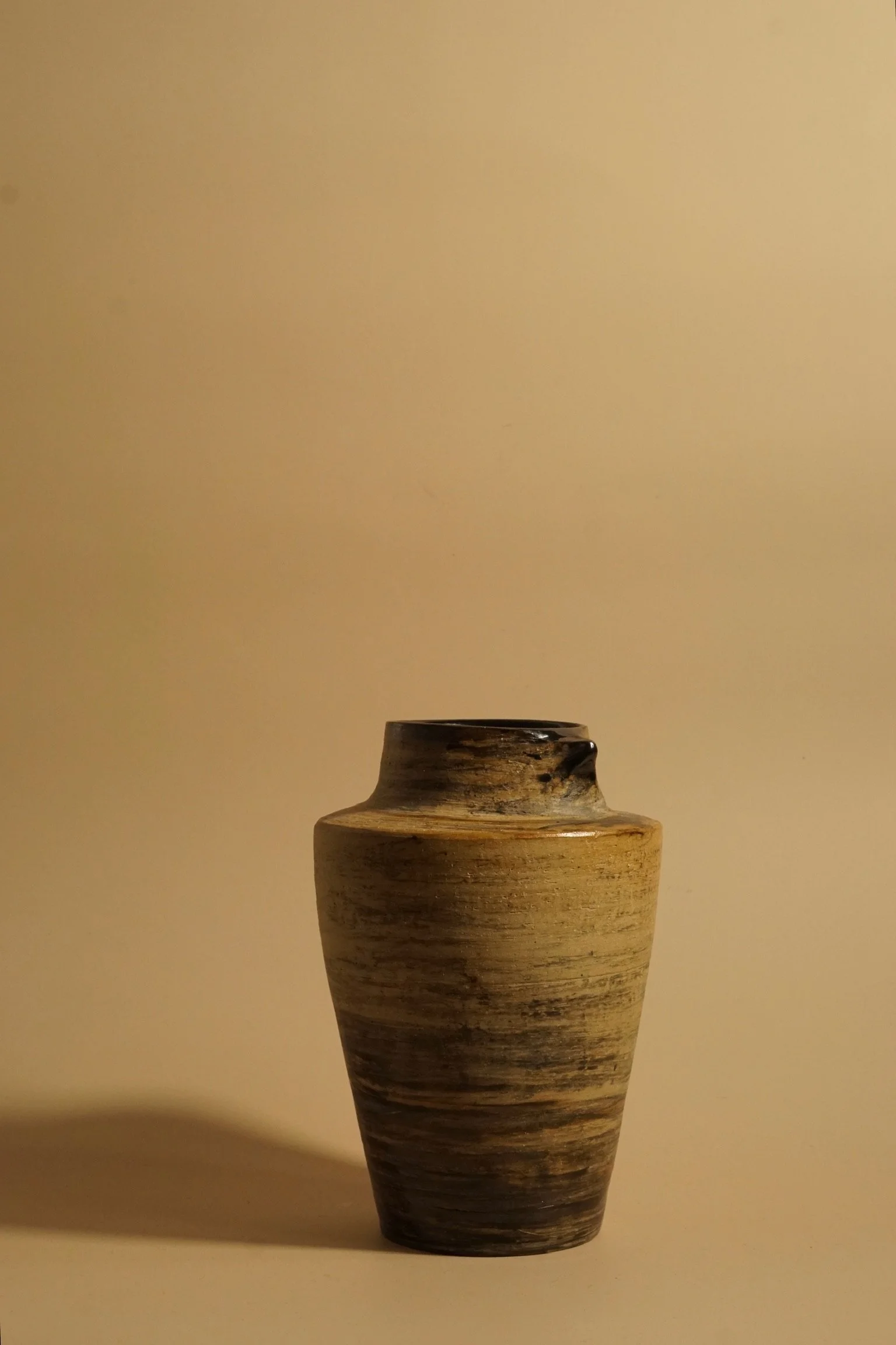 Exposed clay pointy vase