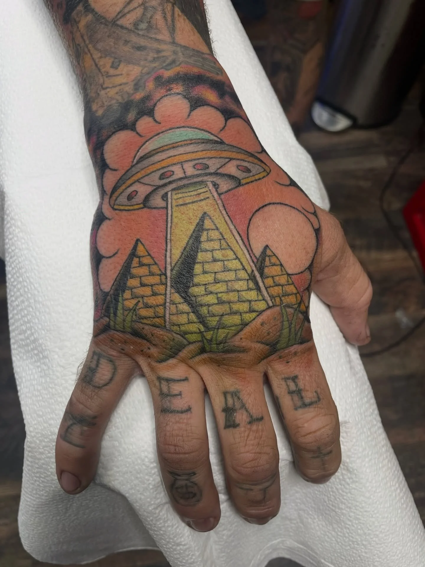 &ldquo;No hiding this one&rdquo; 

Artist- @erichochstadt.tattoos 

#handtattoos #tattoo #traditionaltattoos #southflorida #floridatattooartist