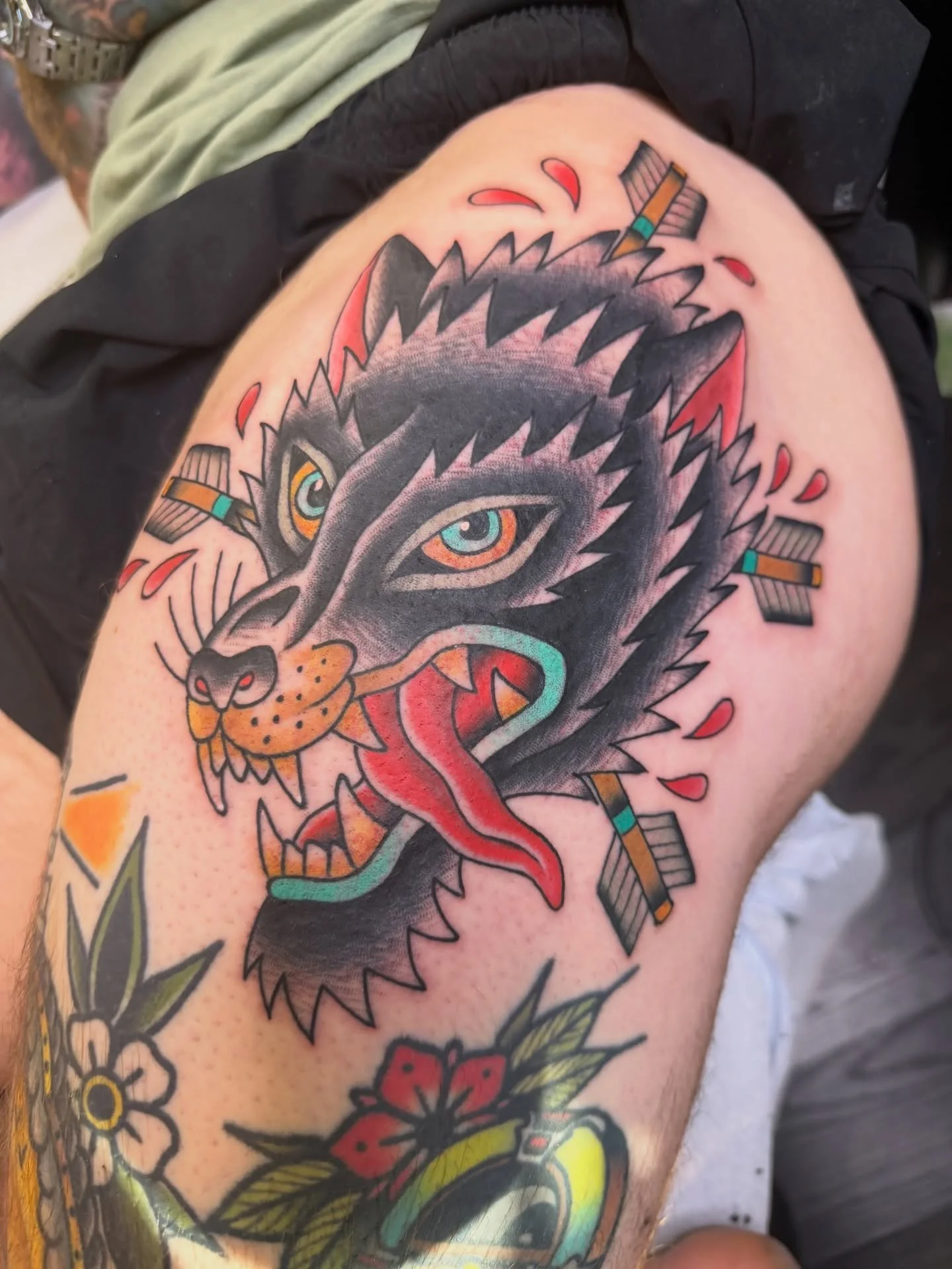 Wolf tatt from last week on my dude!! Thnx for 👀 @twistedtunatattoo 
#tattoos #wolftattoo #traditionaltattoo 
#art #instagood