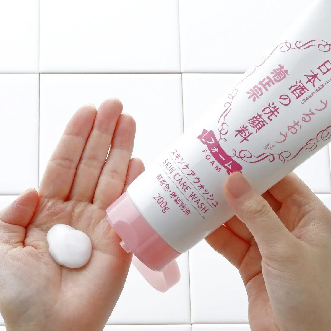 P-2-KKM-SKE-FW-200-Kikumasamune_Japanese_Sake_Face_Wash_200g.webp