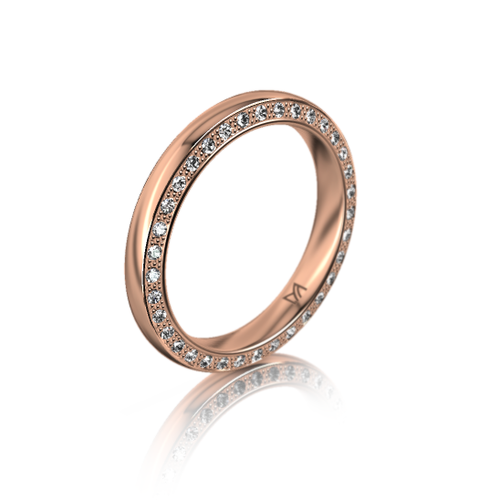 Roségoldener Eternity-Ring mit umlaufend eingefassten Diamanten auf weißem Hintergrund