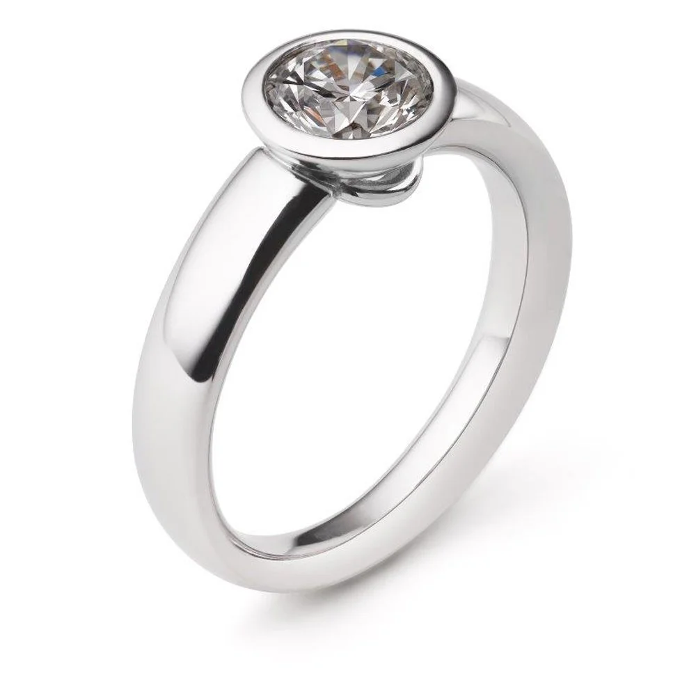 Eleganter silberfarbener Solitärring mit rundem, facettiertem Diamanten