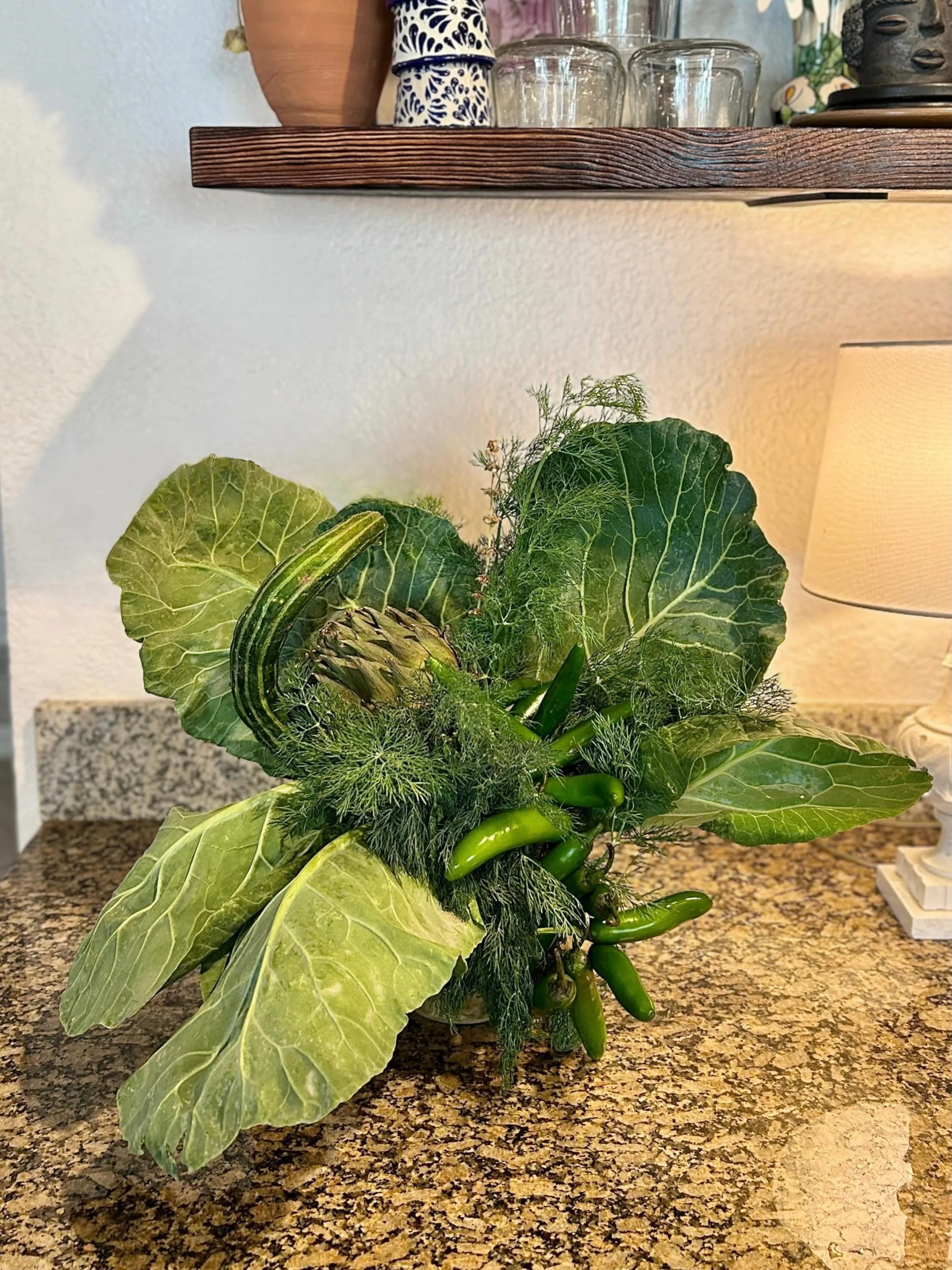 100% organic edible arrangement made mostly with my @blueskyorganicfarms CSA products 🤤🥬 Smelled so lovely! 

I&rsquo;m leaving town and had extra produce, so string the jalape&ntilde;os on wire and arranged fresh dill, collards, artichoke and the 