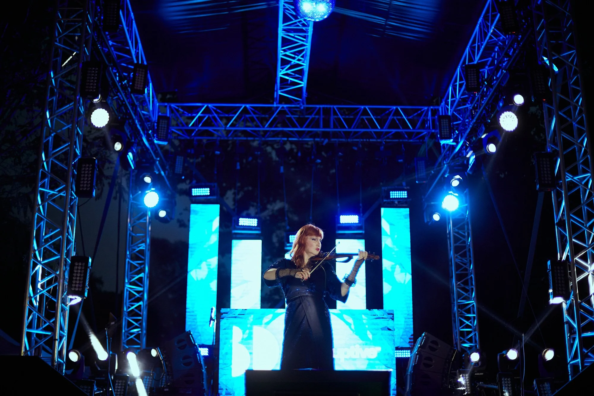 Oxygen 003 Be Disruptive Blue Night 2022 - 005.jpg