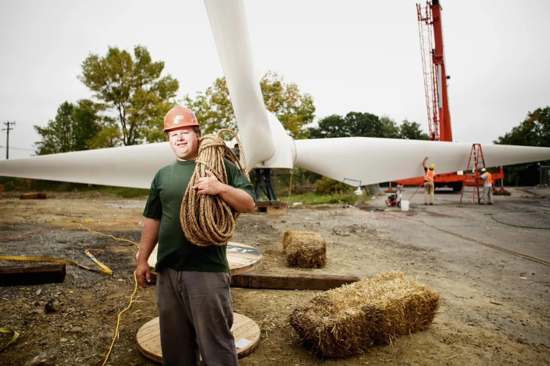 wind-turbine-construction-portrait-1.jpg.webp