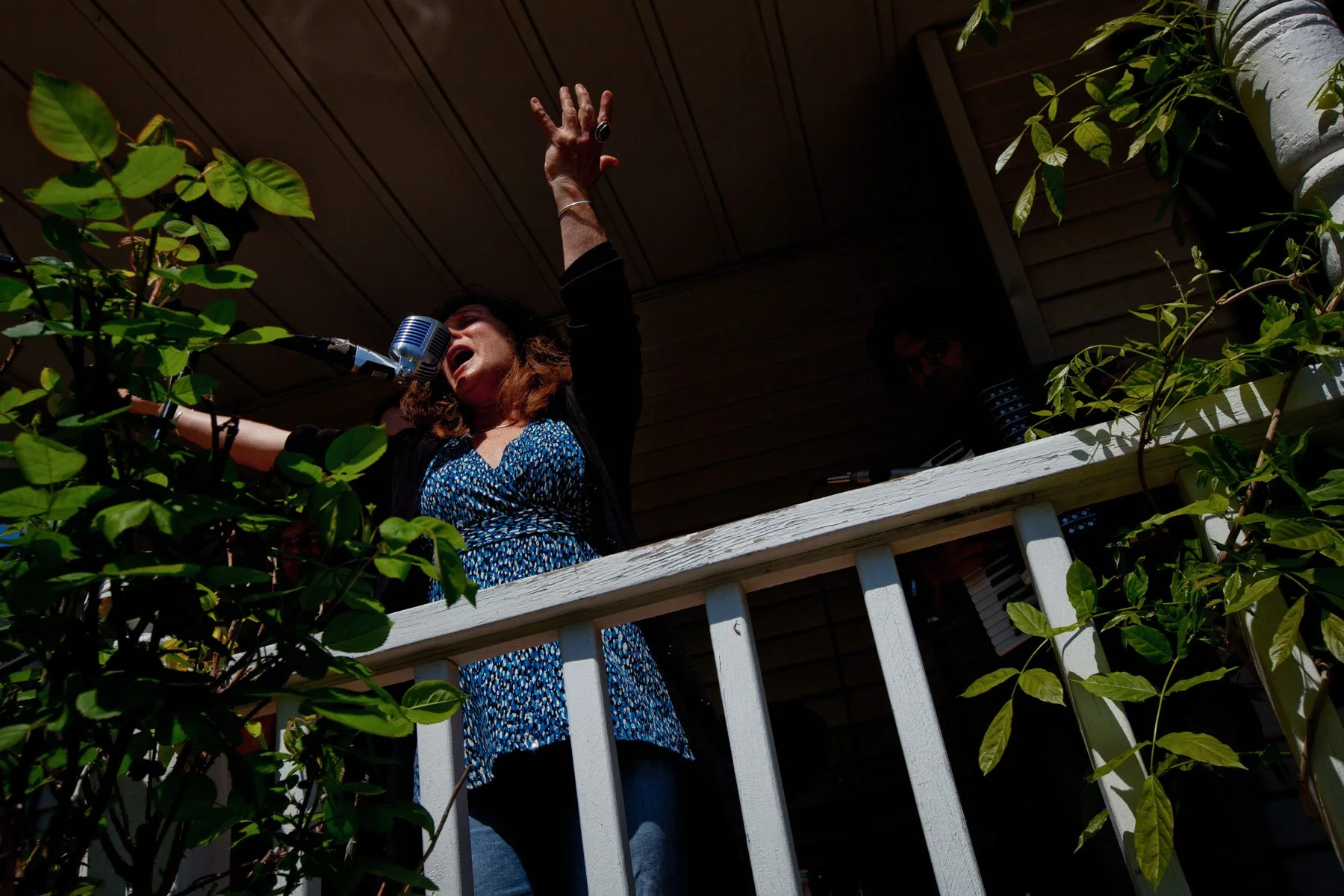 porchfest-singer-somerville.JPG