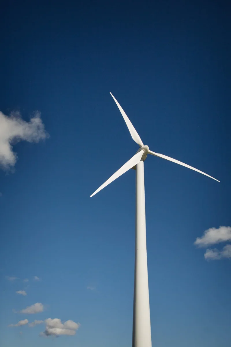 wind-turbine-blue-sky-1.jpg.webp