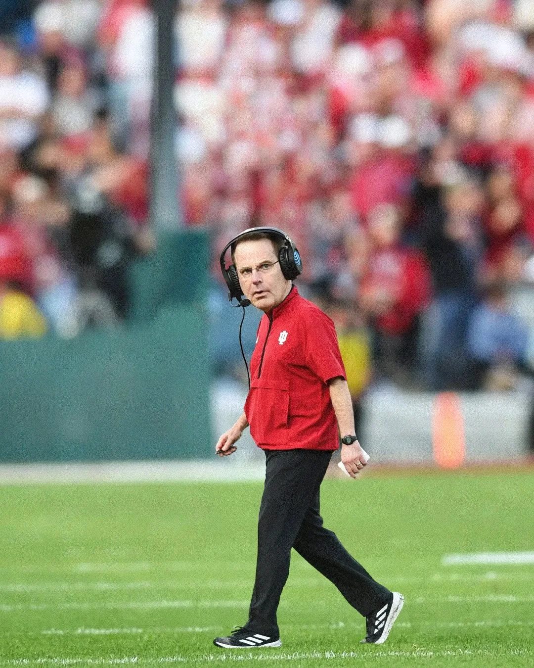 Honey, we shrunk the coaches. 

#CollegeFootball #CFB 

📸 
Tennessee: George Walker IV
Michigan: Junfu Han
Indiana: Chris Williams
Notre Dame: Matt Pendleton
Ohio State: Adam Cairns
LSU: @lsufootball 
Georgia: @ugaathletics 
Alabama: Will McLelland
