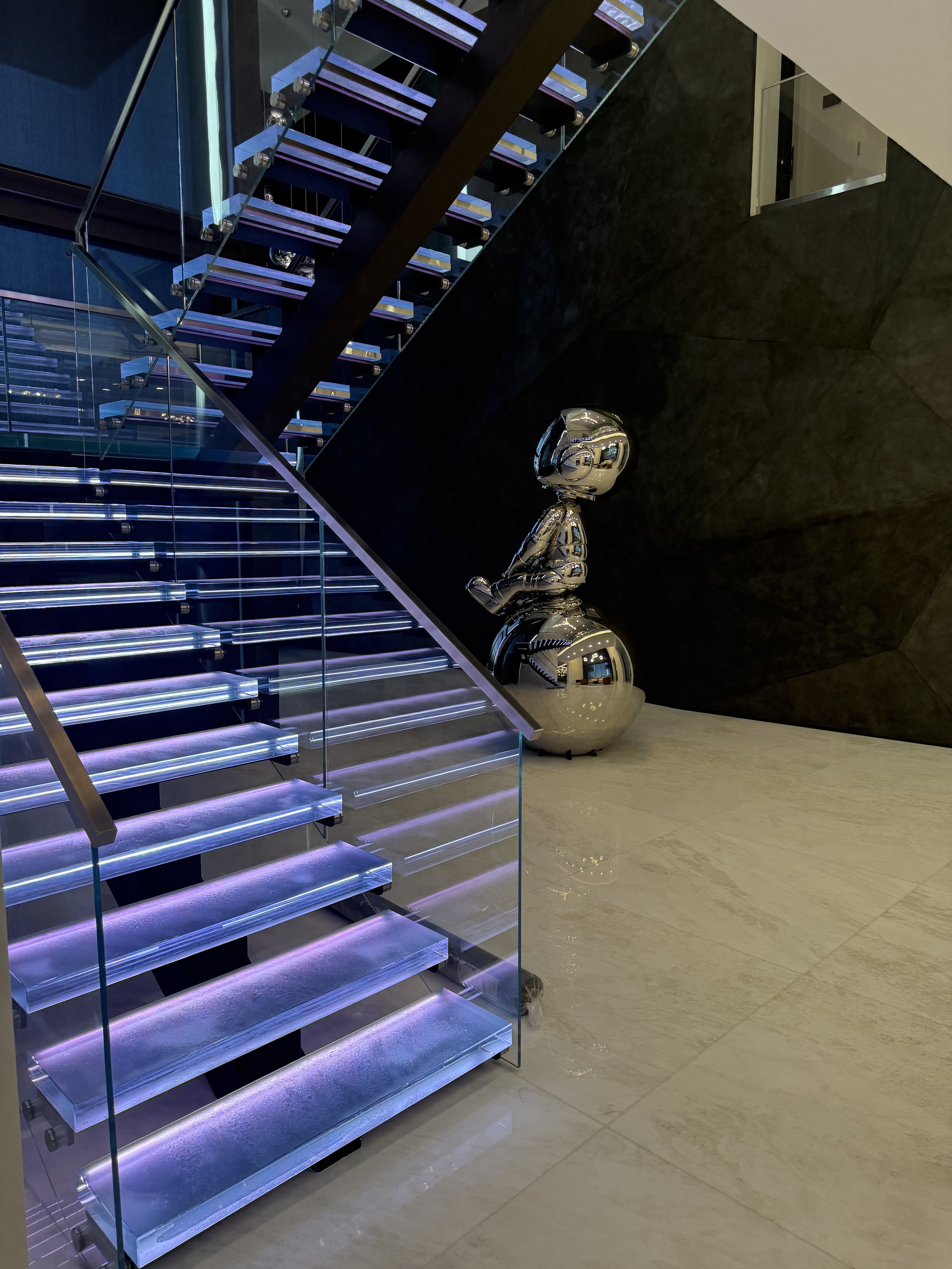 Illuminated Glass Staircase Design
