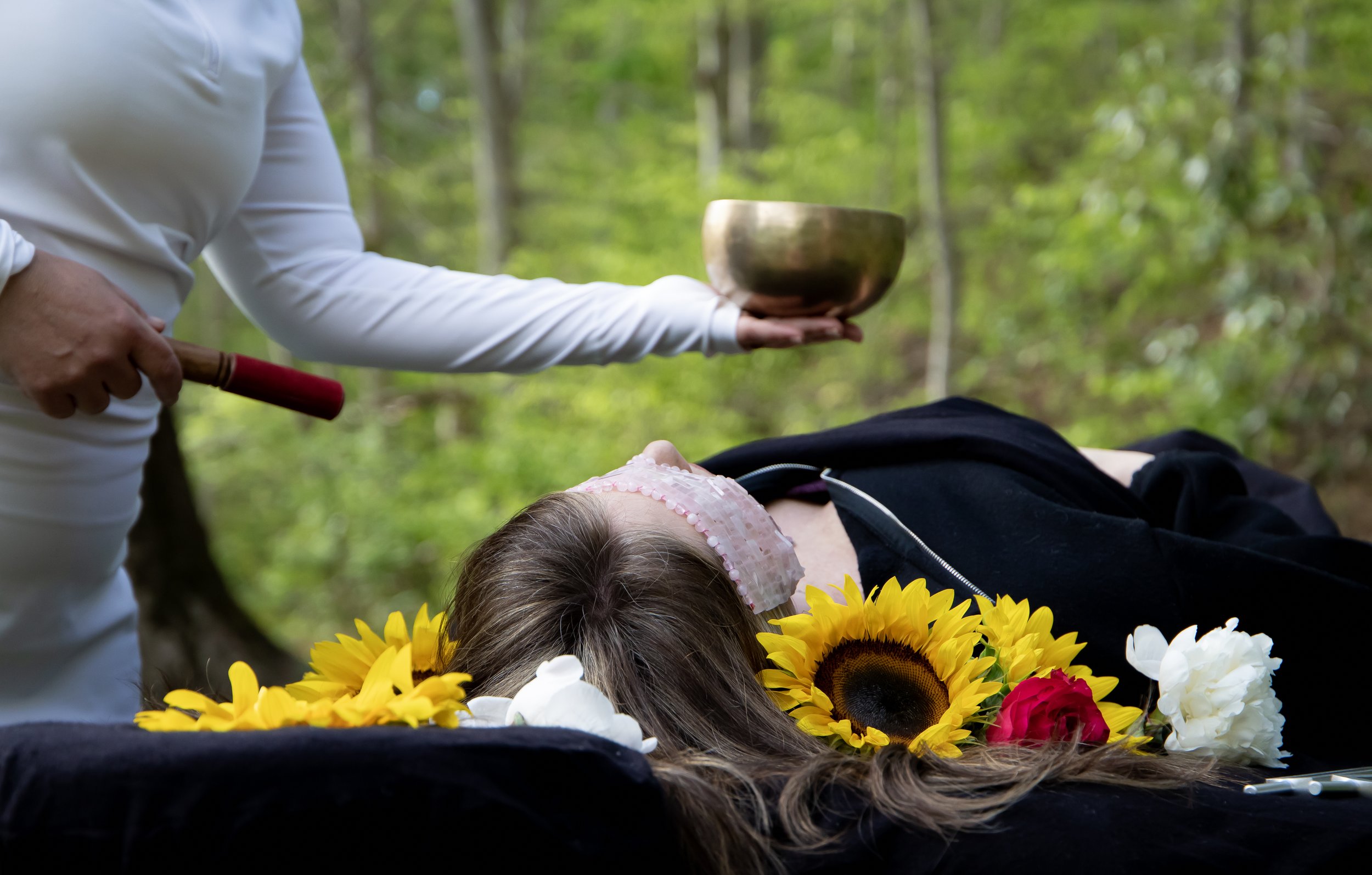 1 to 1 sound healing tibetian bowl with Michelle.JPG