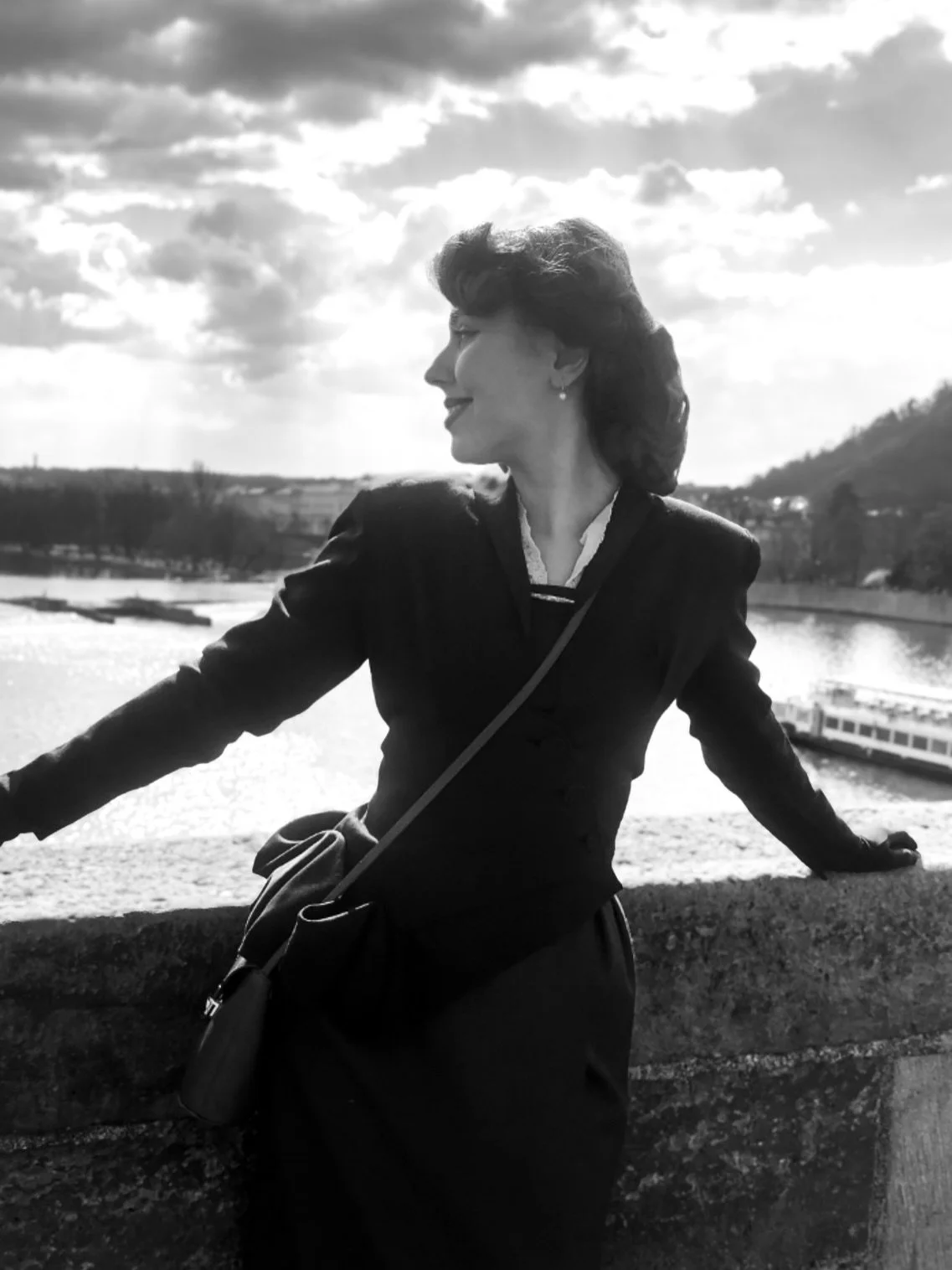 On my last day of the trip to Prague and I&rsquo;m already thinking about coming back again&hellip;. 🙃💕💕💕
-
-
-
#vintage #vintagefashion #vintagestyle #1940s #1950s