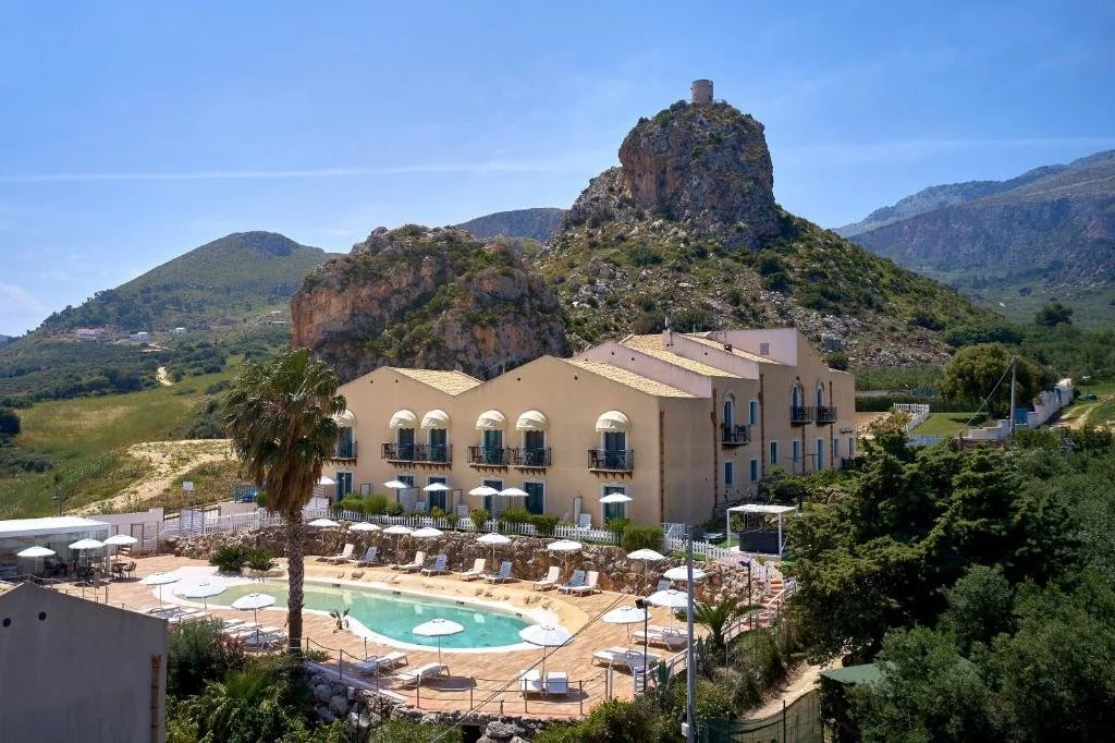 BAGLIO DELLO ZINGARO (4-star hotel in Scopello)