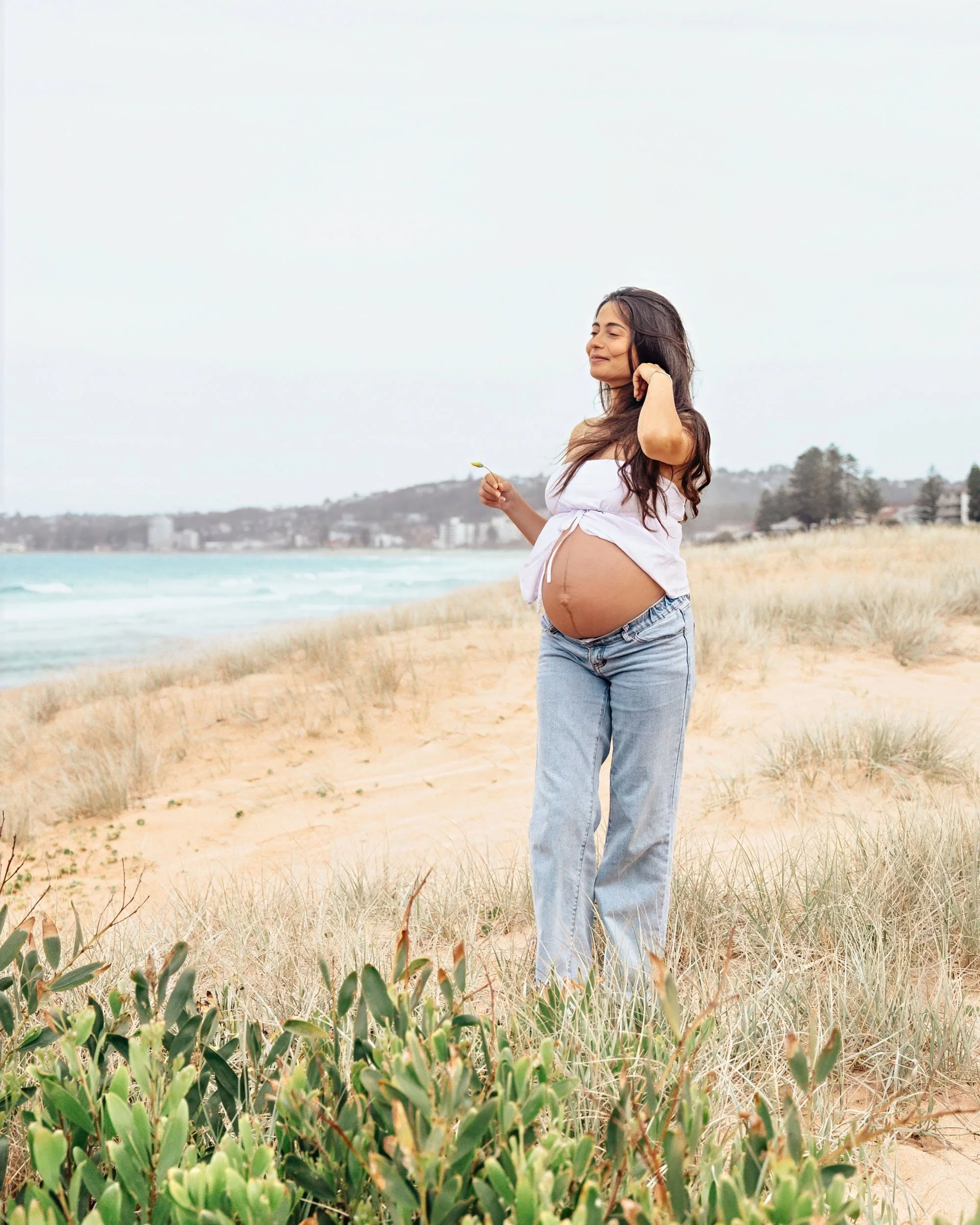 Maternity portrait on a Sydney beach by Georgie Meadows Creative  