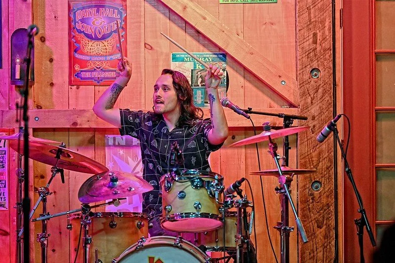 On tour with Artur Menezes at Daryl's House