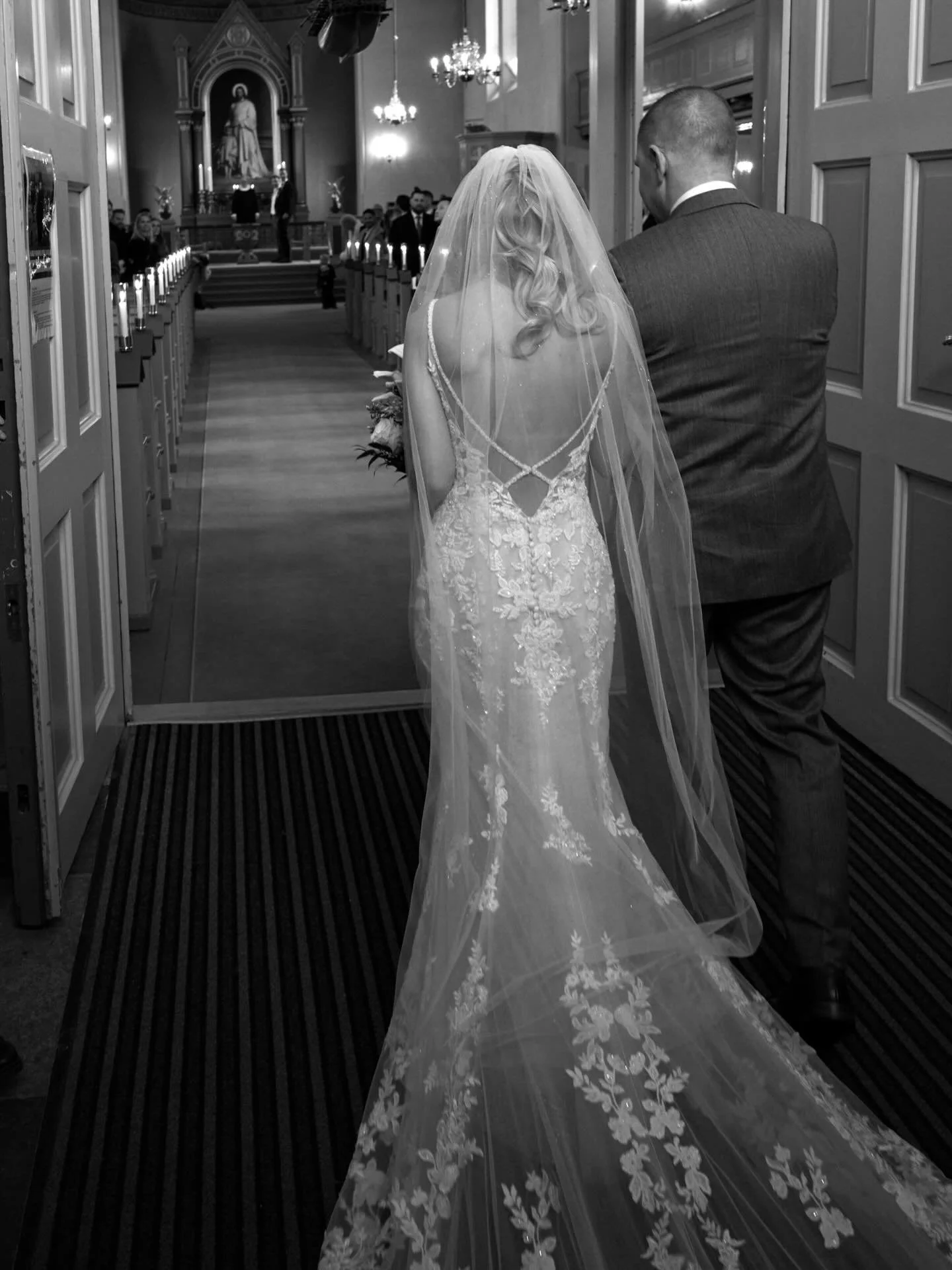 ✨hvert brud venter p&aring; dette store &oslash;jeblik✨ Vi er med hele vejen✨ #bnwwedding #bryllupinspiration #bryllupskjole #bryllupsplanl&aelig;gning