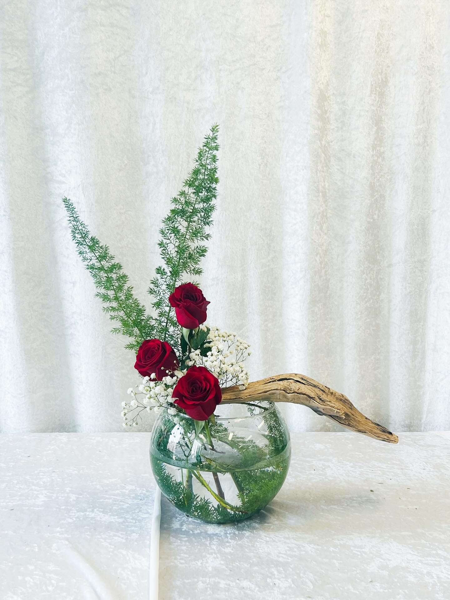 Contemporary design 🌹🫧
Simple and clean.
.
.
.
.
.
#florist #floraldesign #rose #contemporary #contemporarydesign