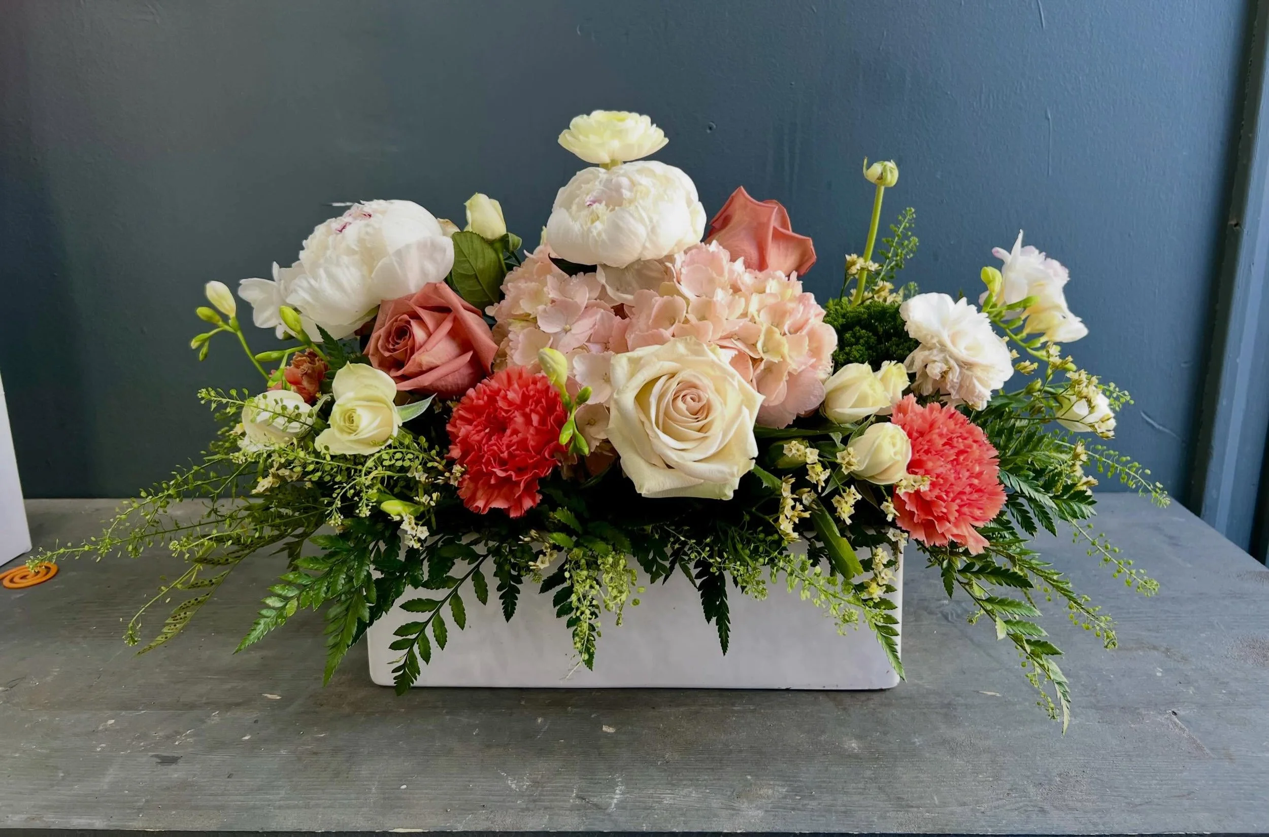Centrepiece with some of my absolute favourite flowers and fillers. 🌸
.
.
.
.
.
#torontoflorist #florist #floraldesign #centerpiece #springflowers